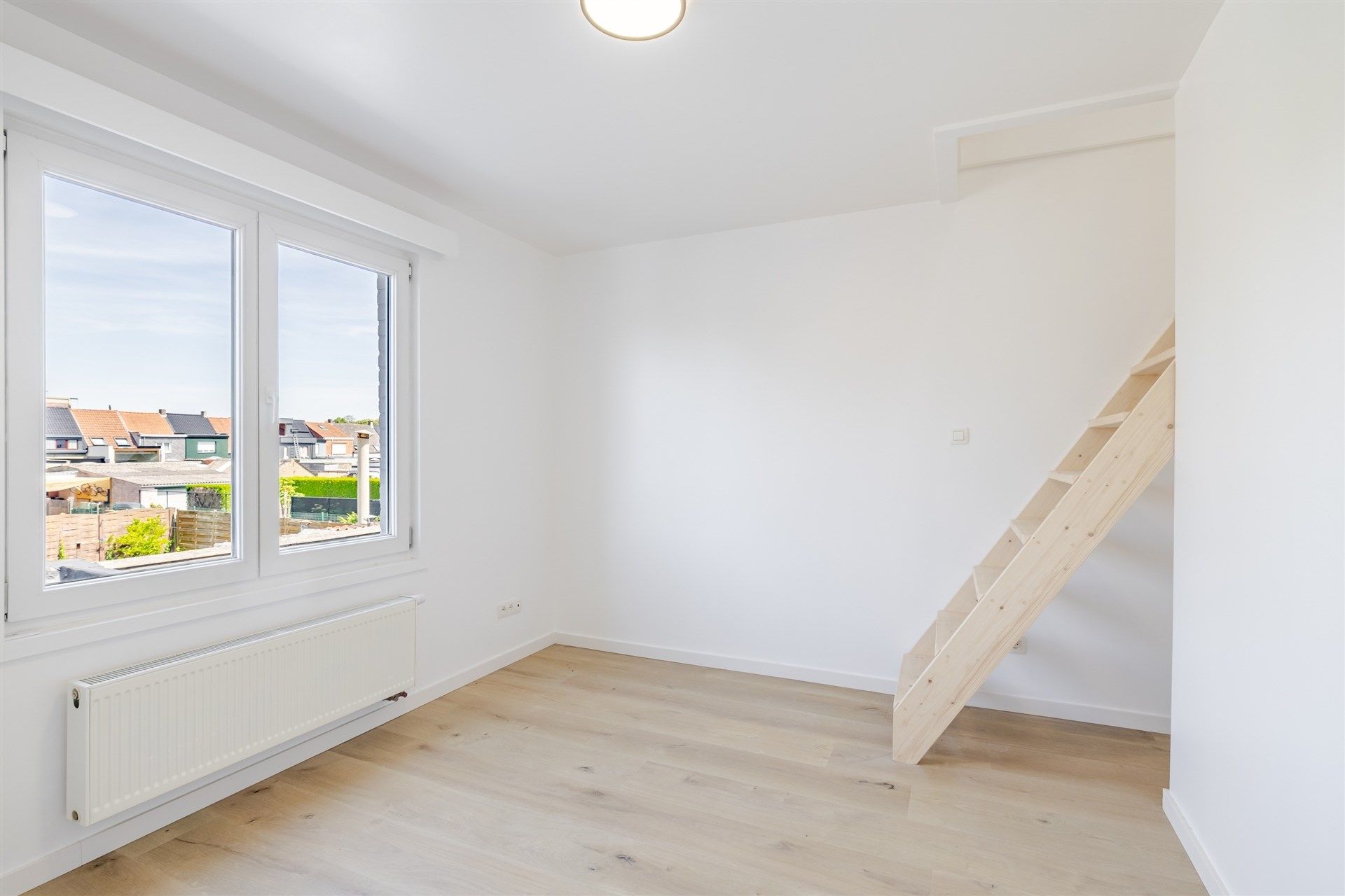 Subliem gerenoveerde woning met 3 slks en tuin foto 13