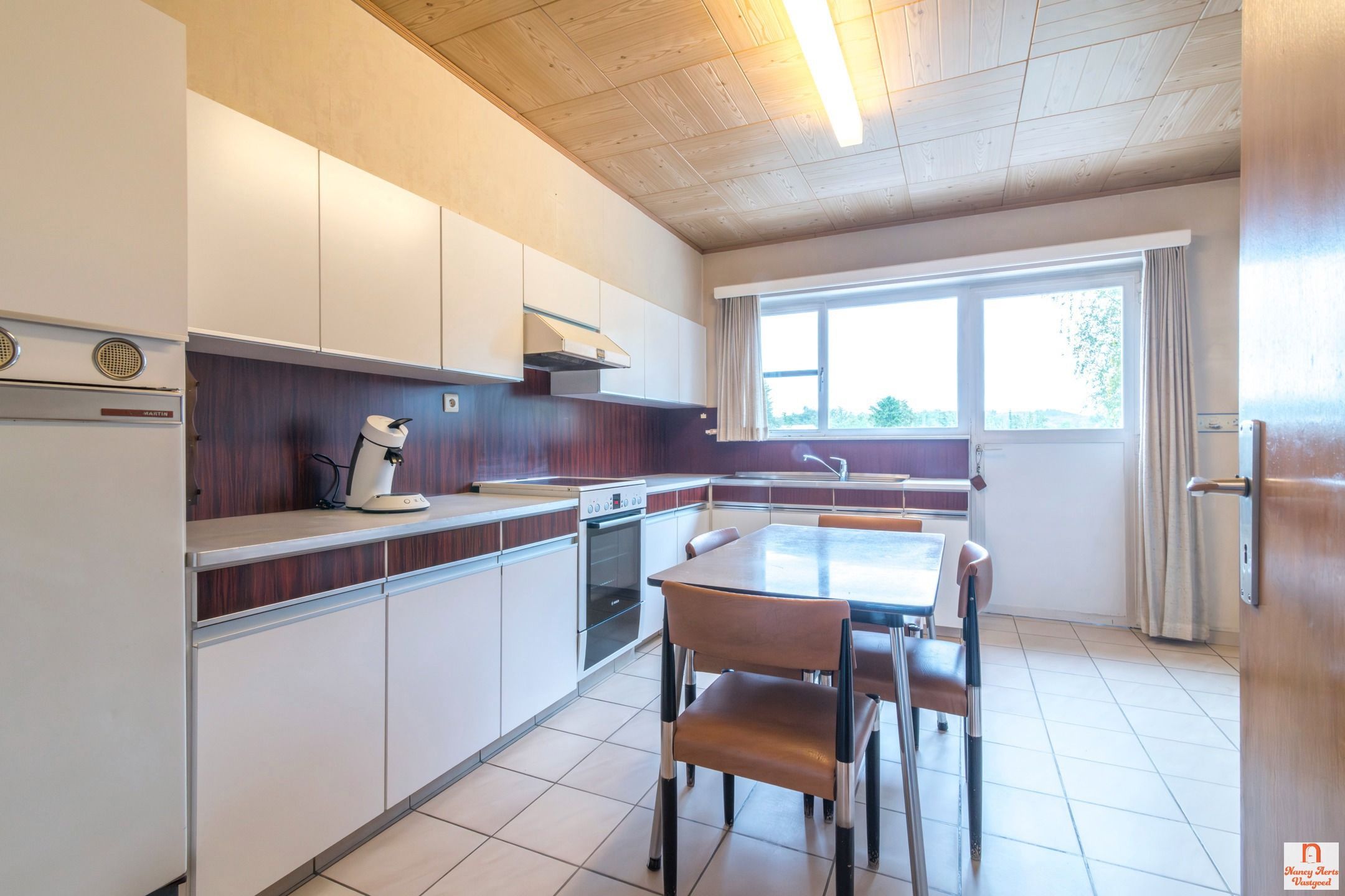 Split-level woning met grote tuin en vrij uitzicht foto 14