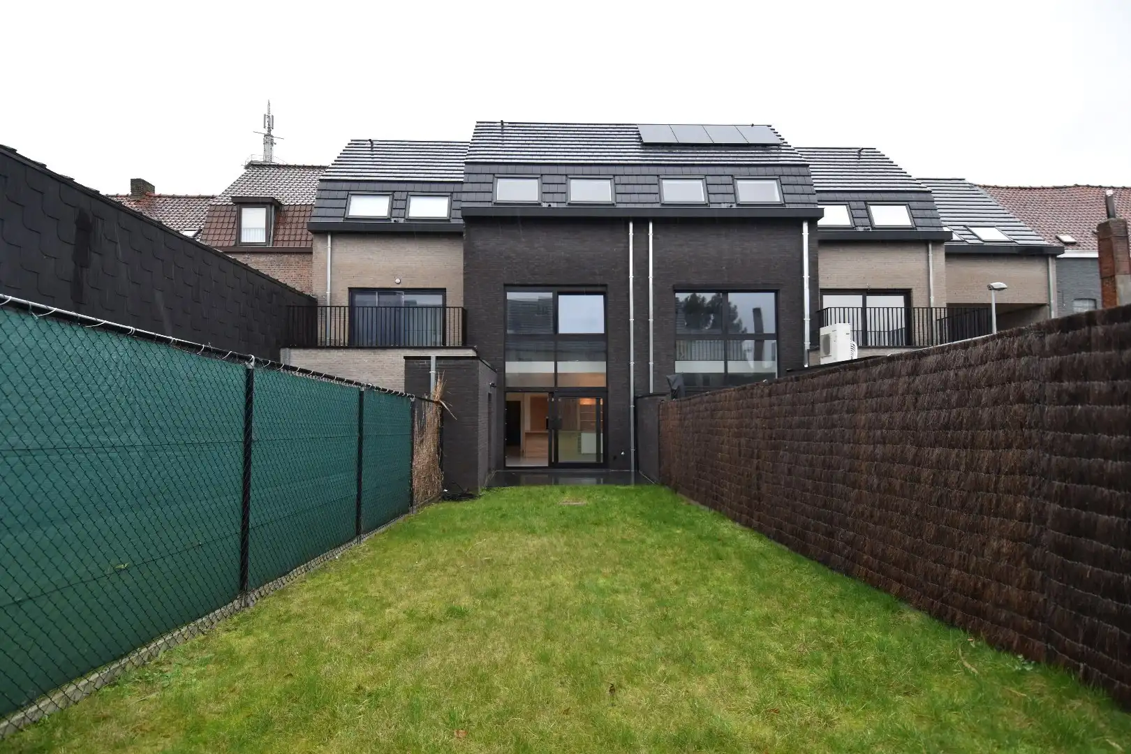 Rijwoning met 3 slaapkamers en tuin in Kortrijk foto 15