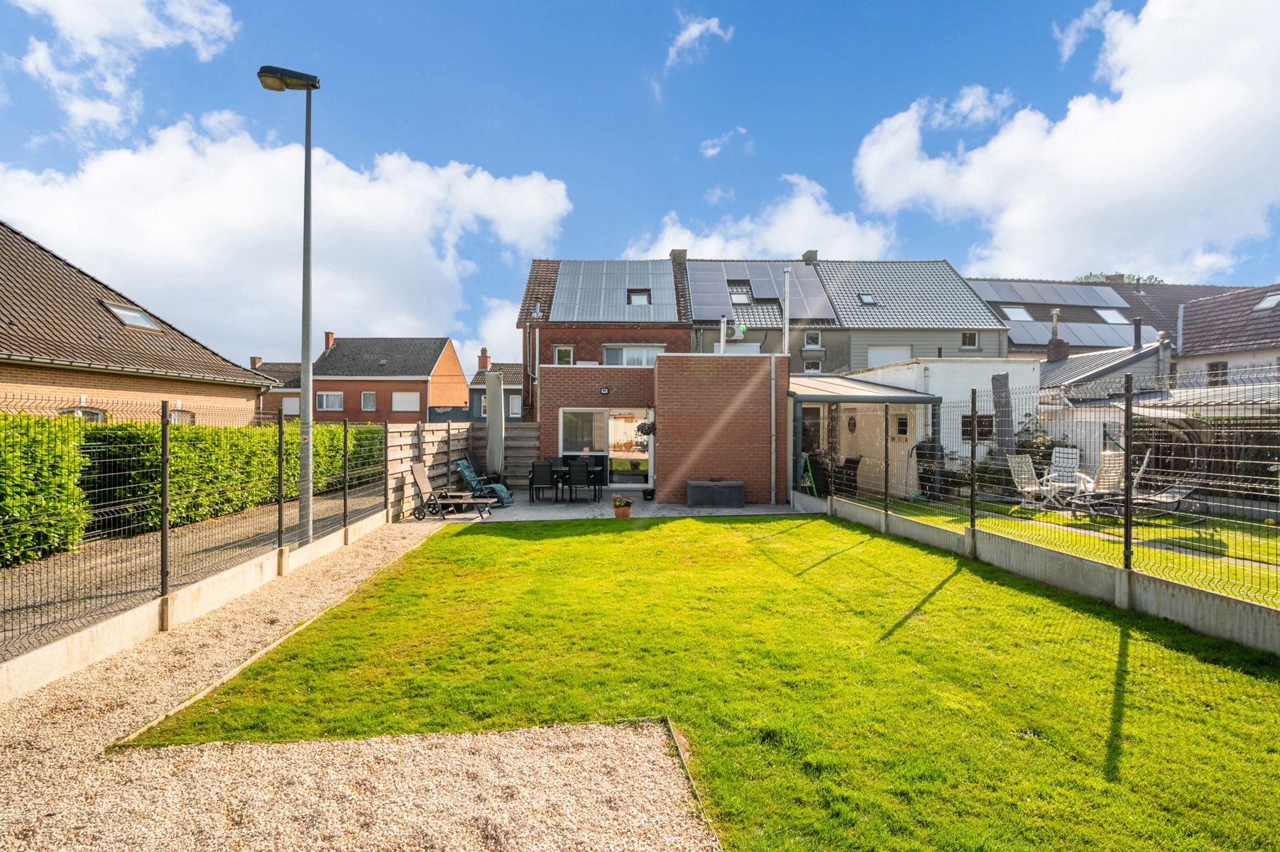 Instapklare woning met zonnepanelen en Zuidgerichte tuin foto 2