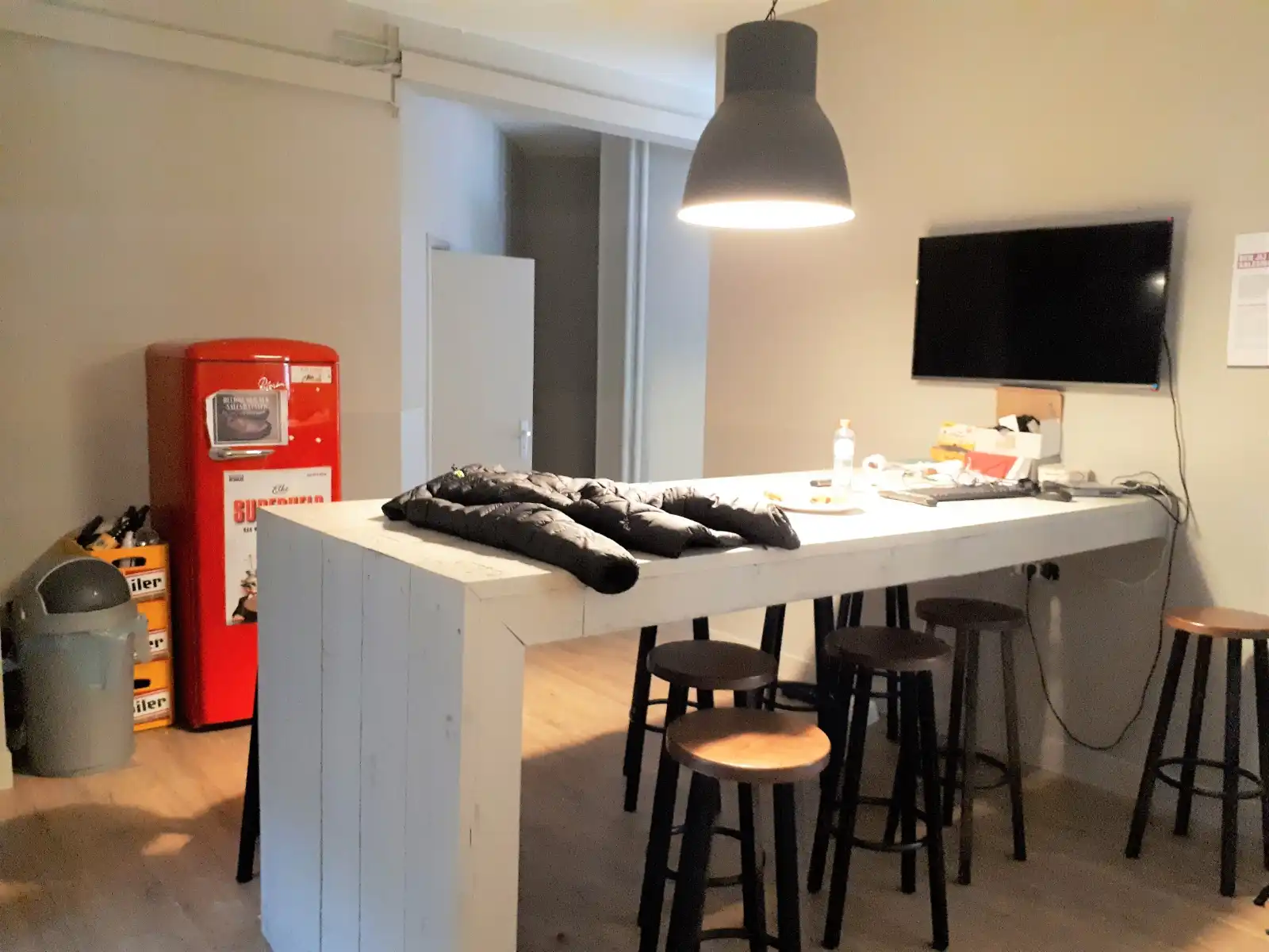 Hoek handelspand op commerciële ligging met veel visibiliteit foto 23