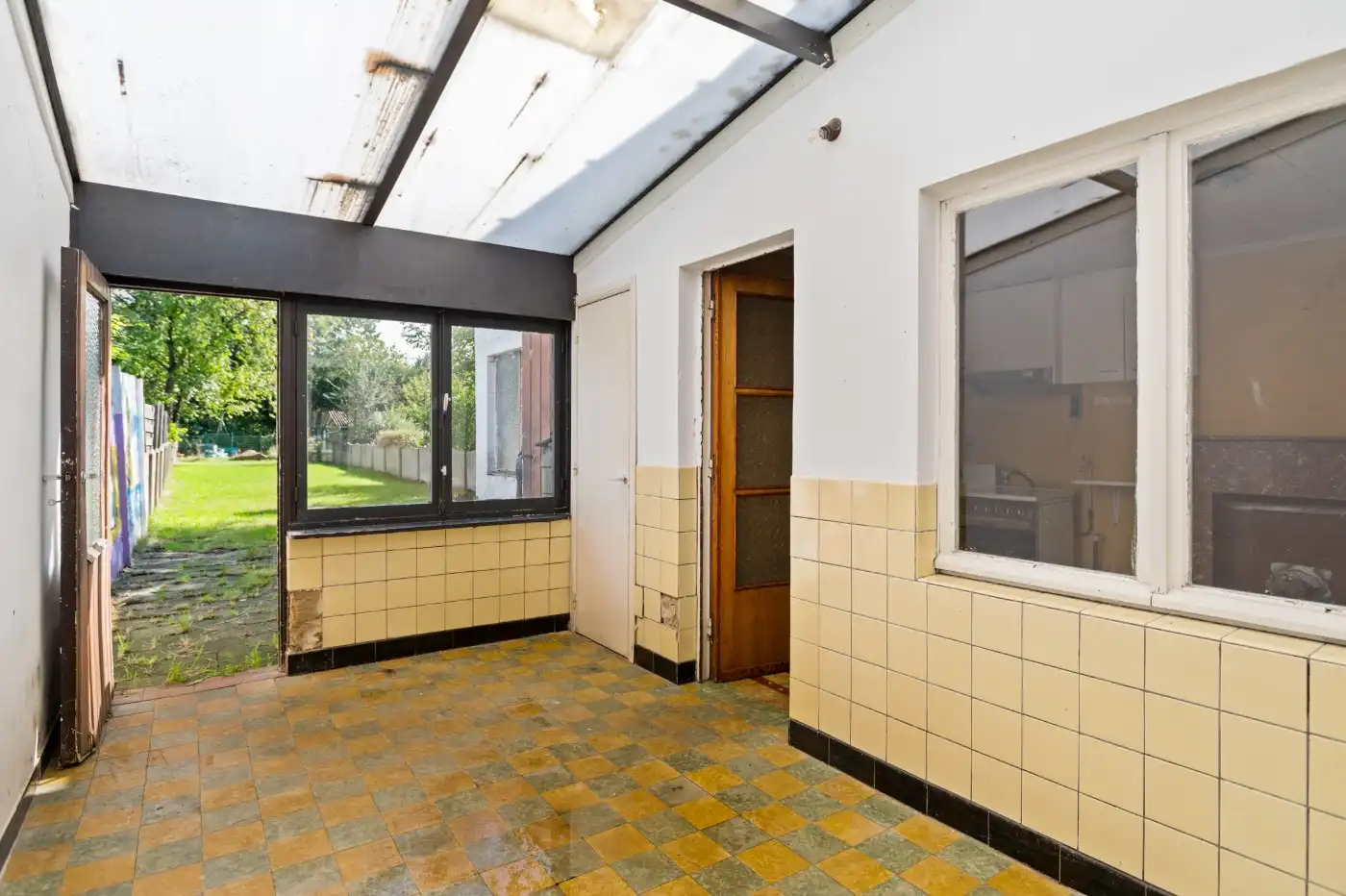 Deels gerenoveerde gezinswoning met 3 à 4 slpk. en tuin foto 9