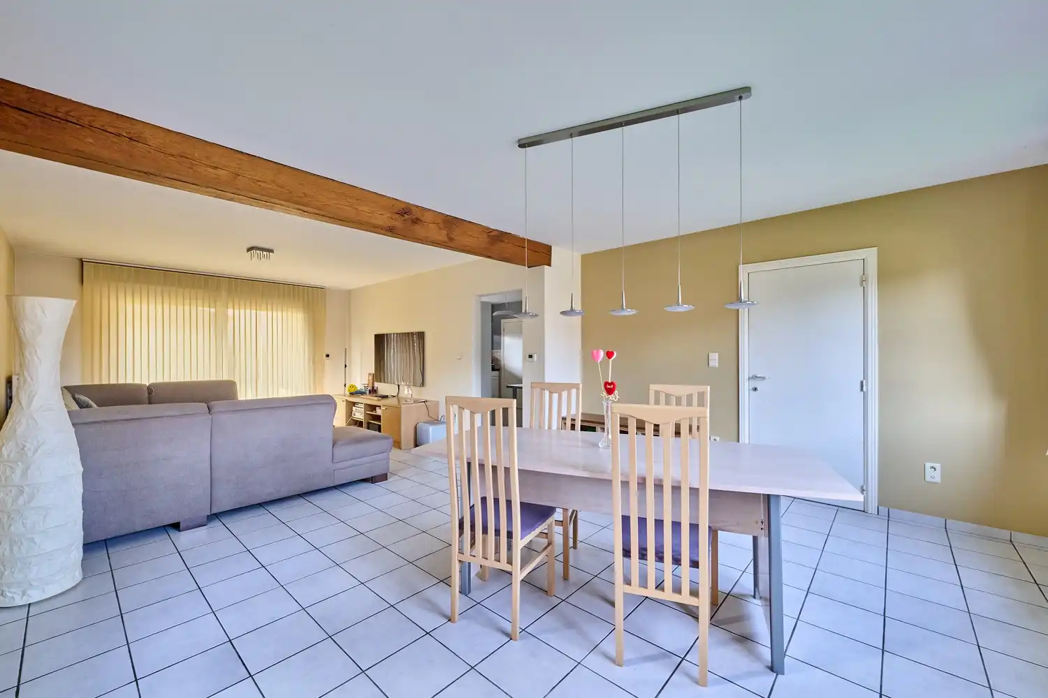 Heel goed onderhouden landhuis met inpandige garage en 3 ruim bemeten slaapkamers in landelijke omgeving foto 6