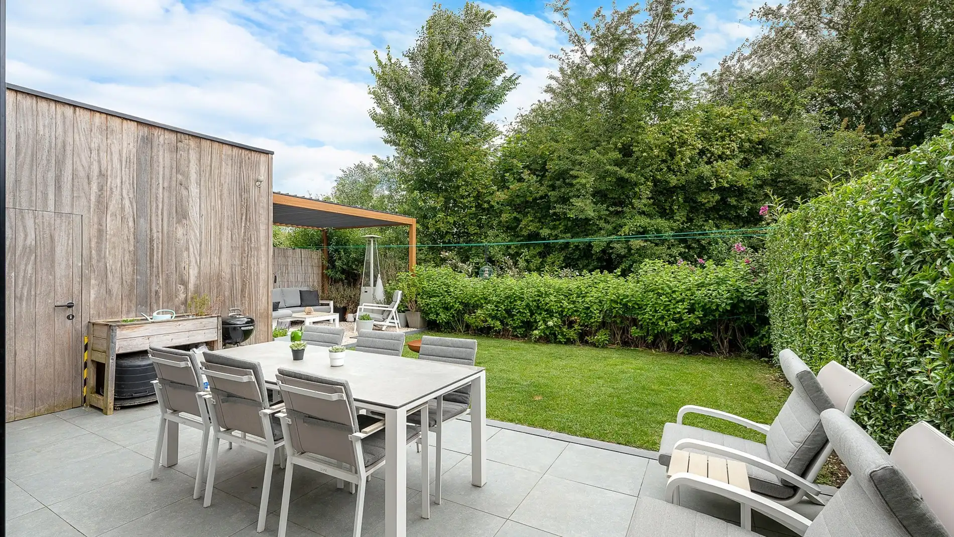 Recente woning met parking en tuin te Moerkerke-Damme foto 2