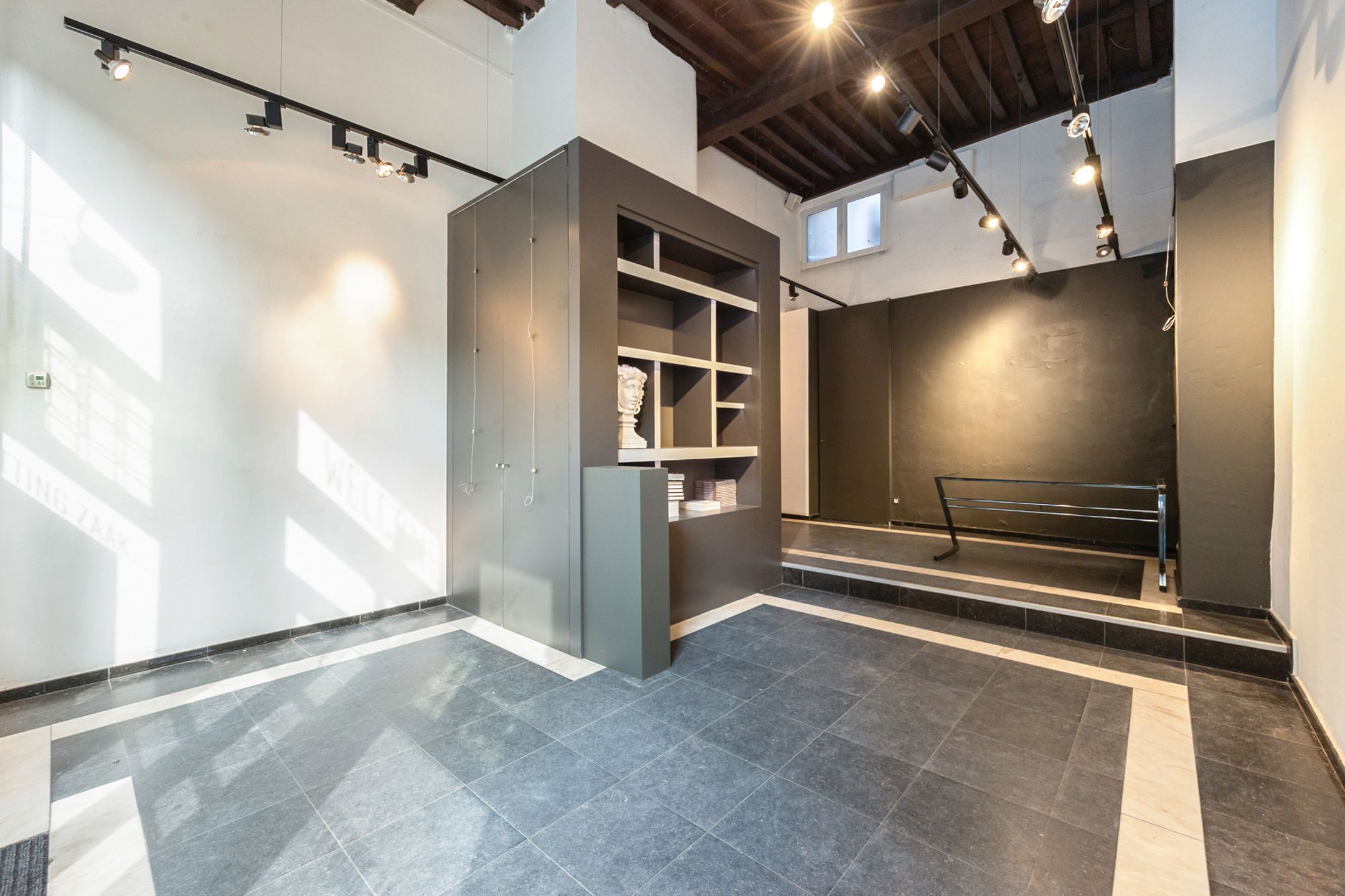 ANTWERPEN-CENTRUM - Karaktervol handelshuis met triplex appartement foto 3