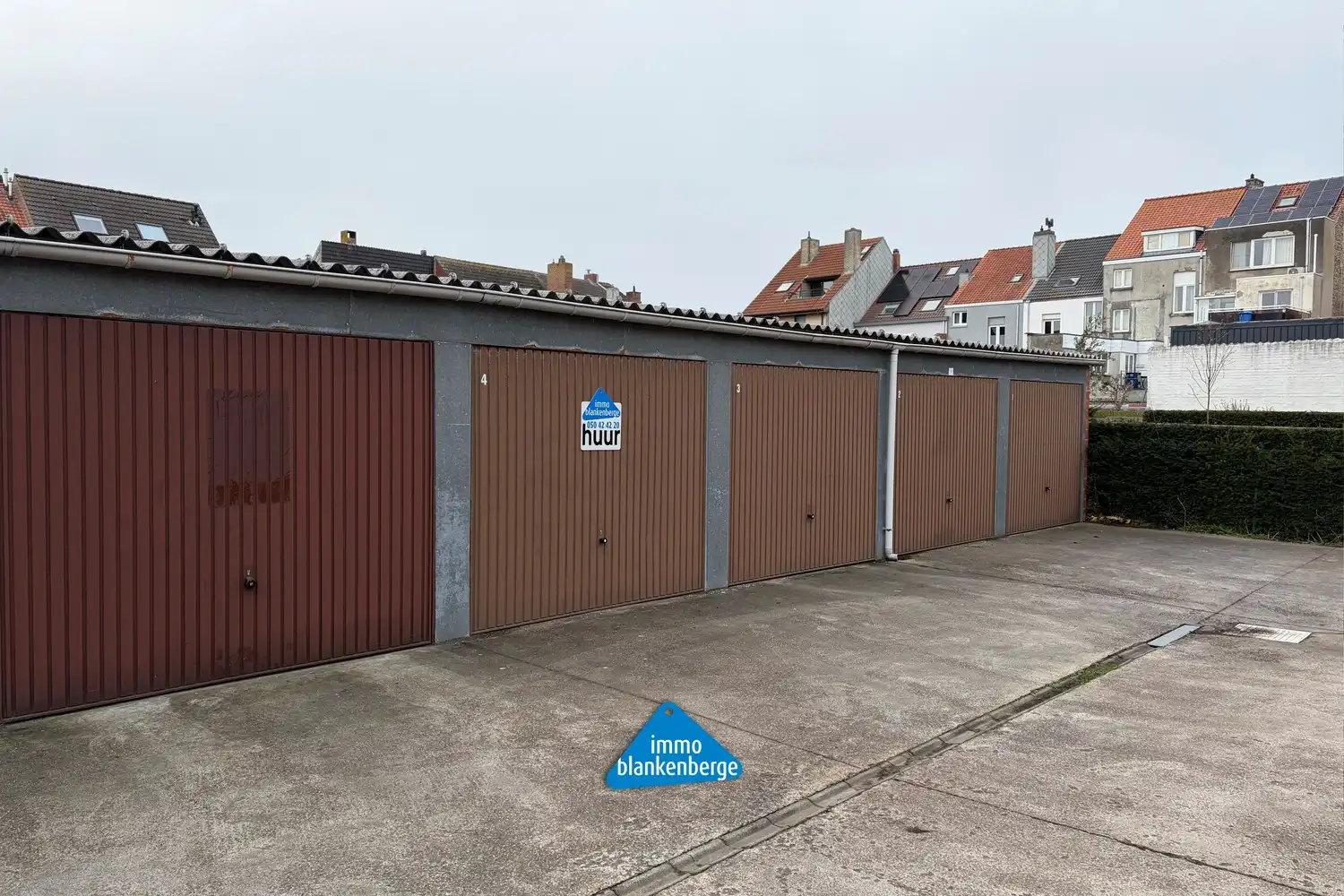 Garage te huur foto {{pictureIndex}}