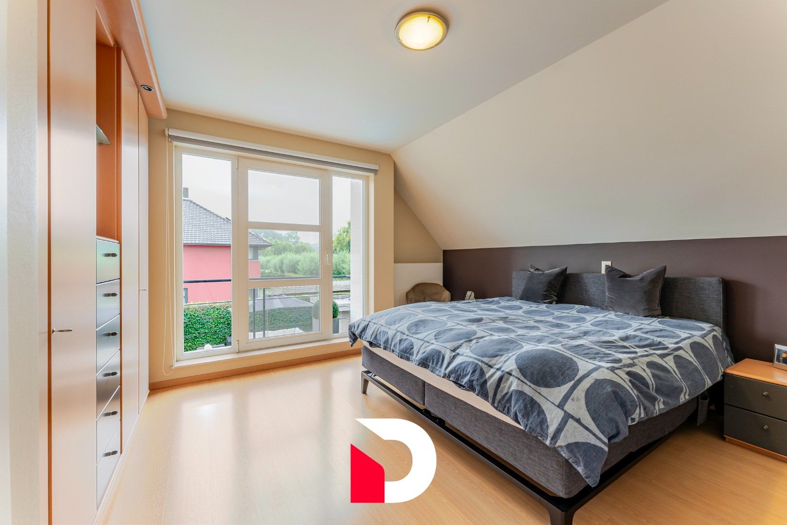 Vrijstaande woning met zwembad op een beheersbaar perceel met 4 slk.'ers  in kindvriendelijke woonwijk. foto 13