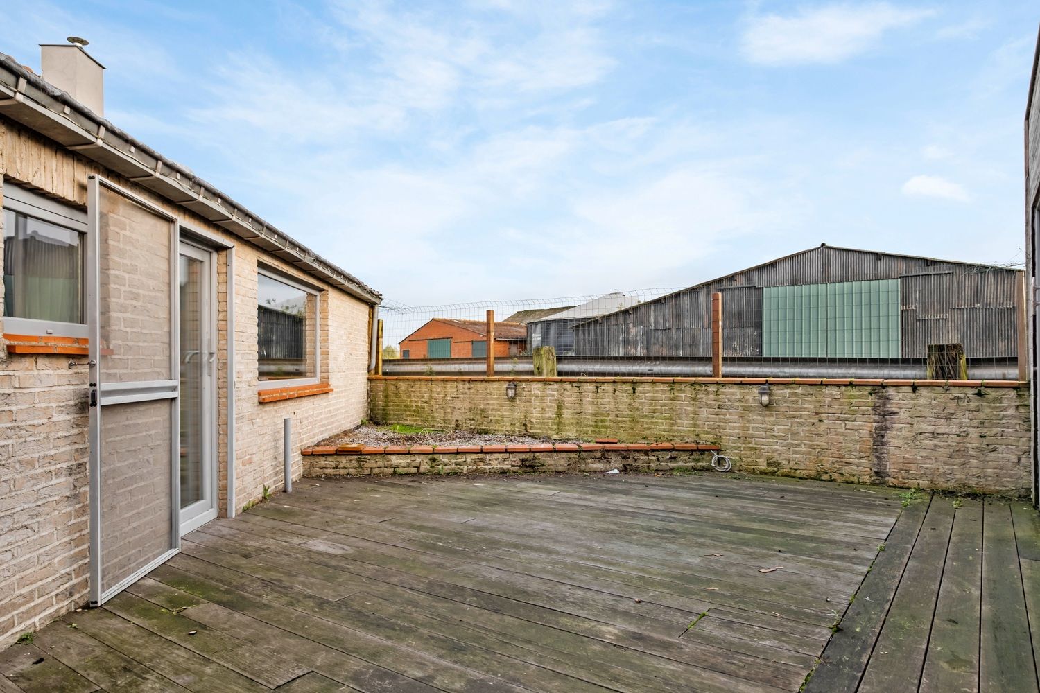 Totaal gerenoveerde woning gelegen in polder- en krekengebied! foto 17