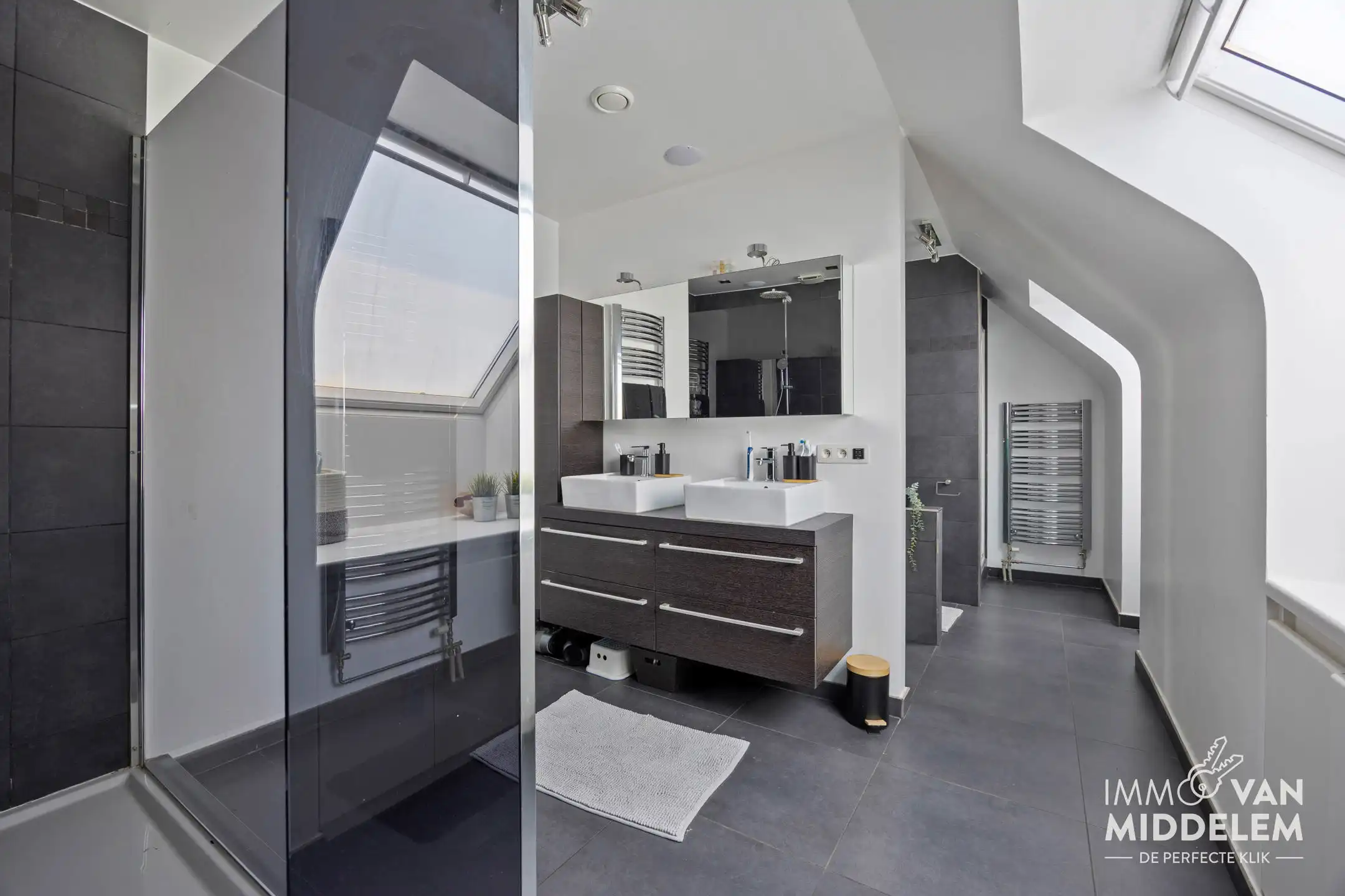 CHARMANTE VILLA MET ZWEMBAD EN VEELZIJDIG BIJGEBOUW foto 13
