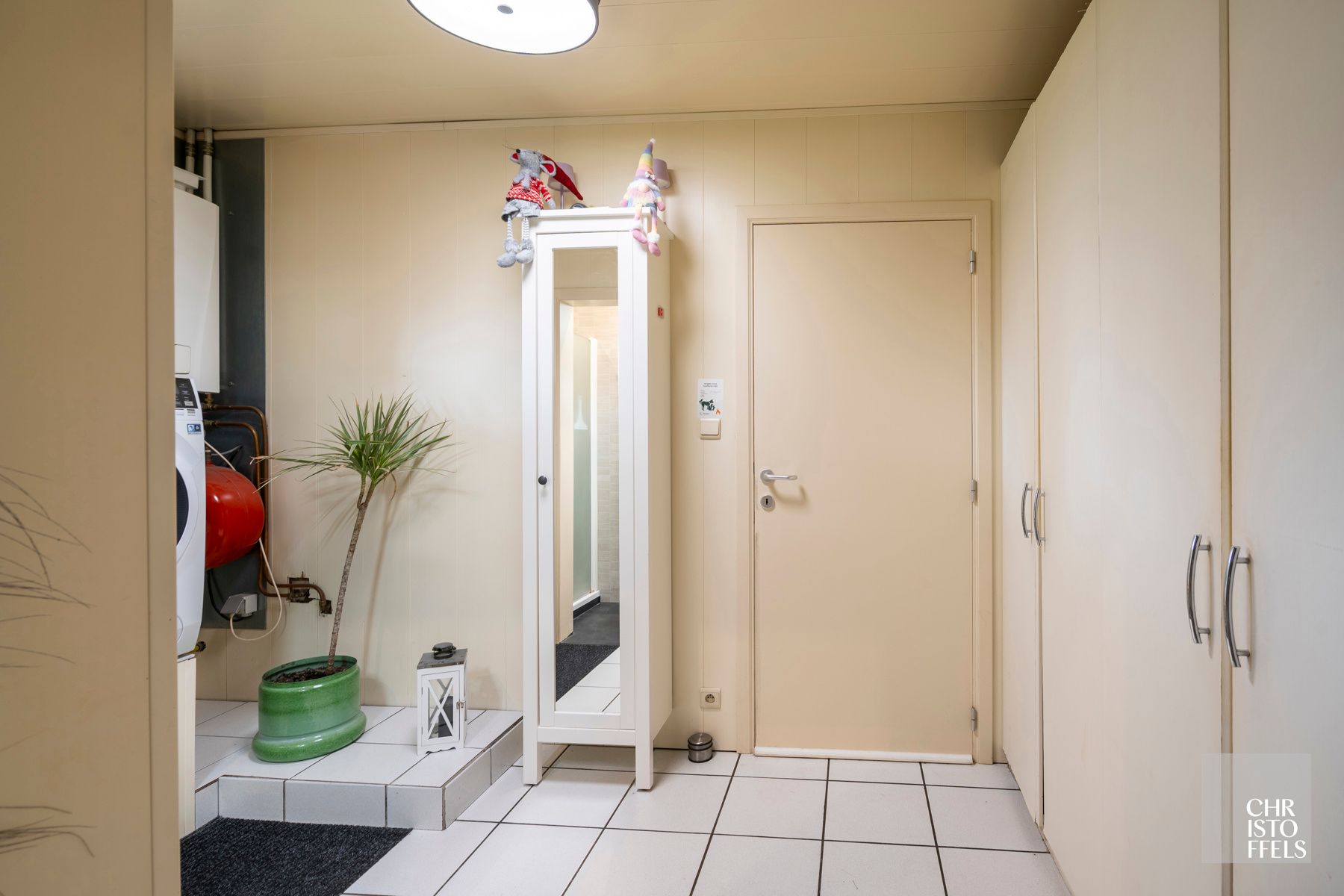 Charmante woning op ruim perceel te Lanaken! foto 17