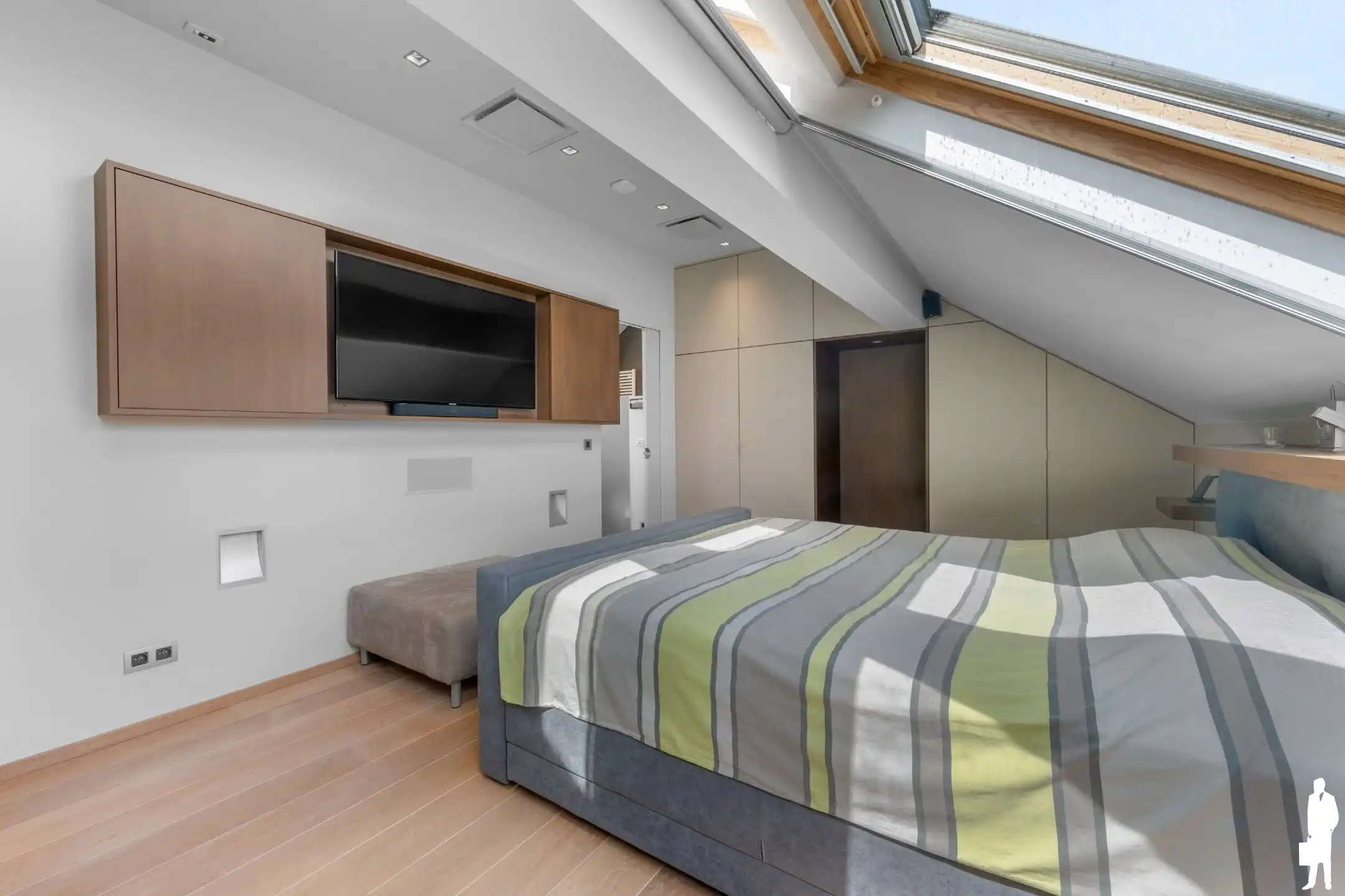 Prachtige woning met 5 slaapkamers, 2 badkamers en bijgebouw foto 27