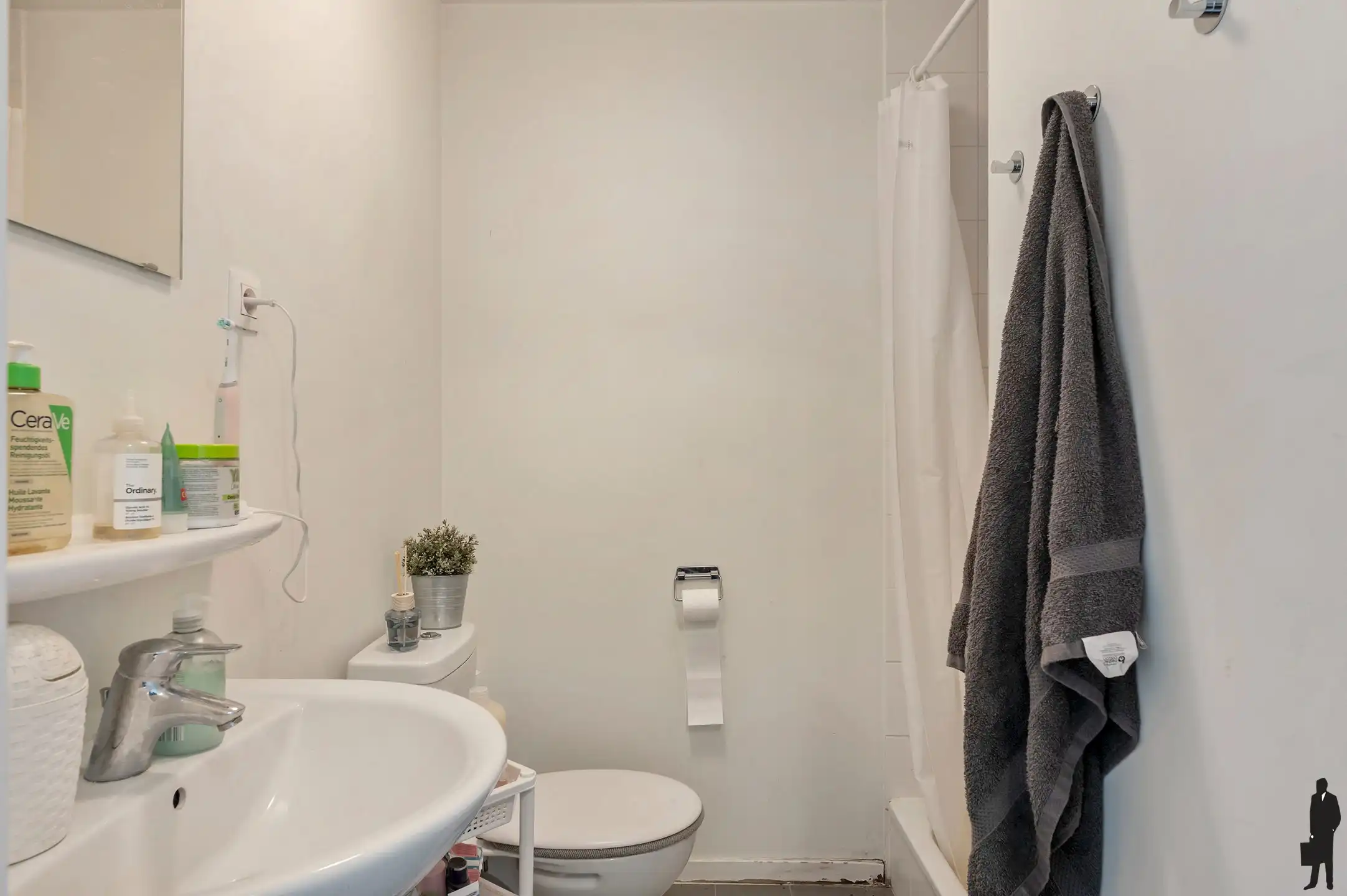 Compacte en lichtrijke studio nabij Park Spoor Noord foto 5