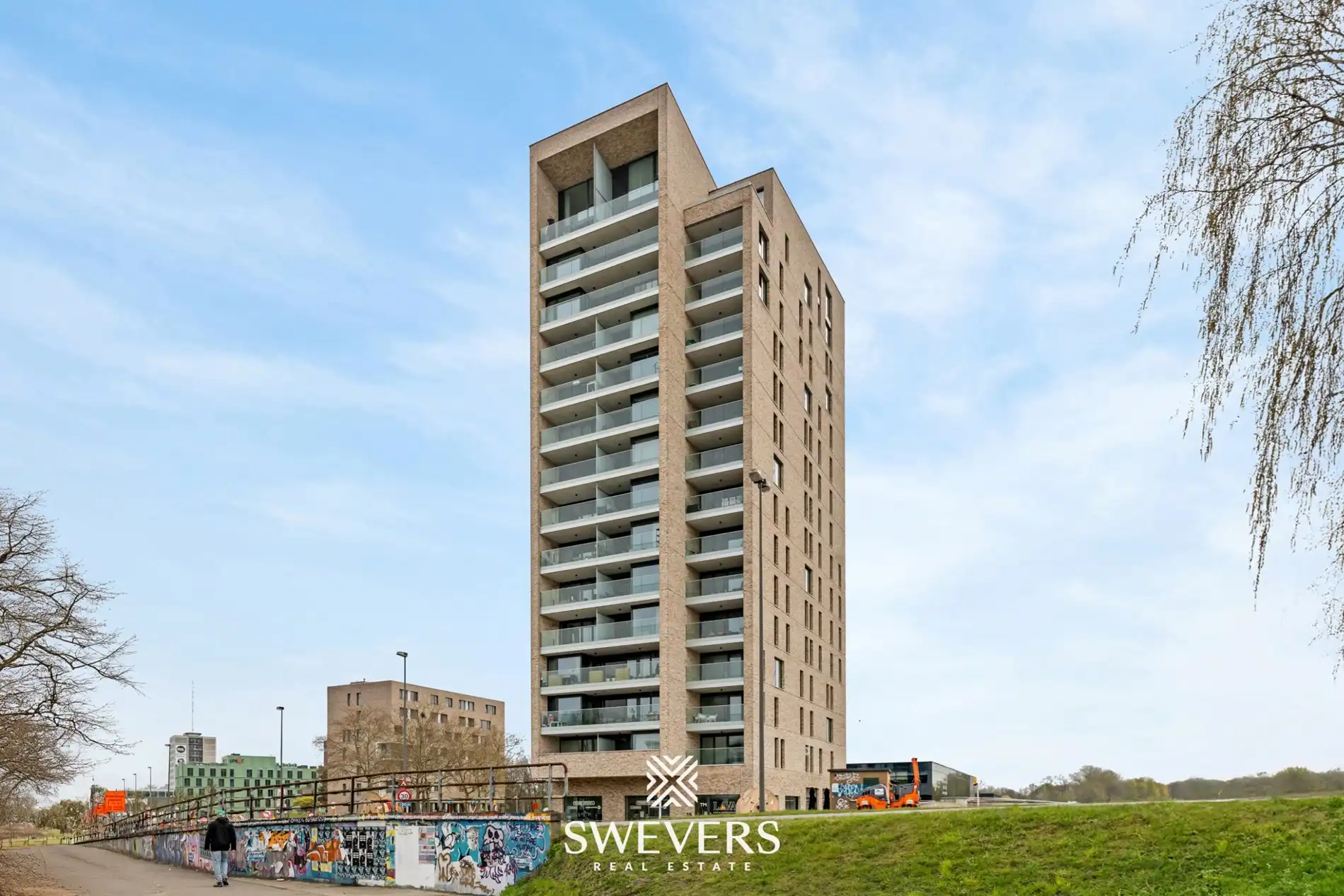 Stijlvol appartement met zonovergoten terras en topuitzicht in hartje Hasselt  foto 24