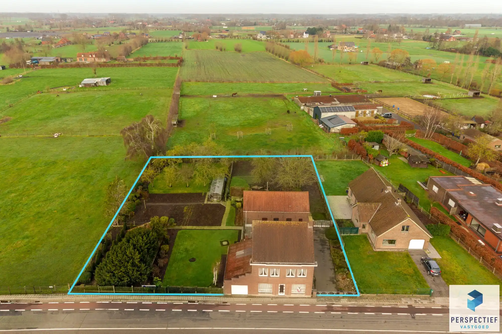 LANDELIJK GELEGEN WONING met SCHUUR  - BOOMGAARD - TUIN & MOESTUIN op 2138 m² foto 2
