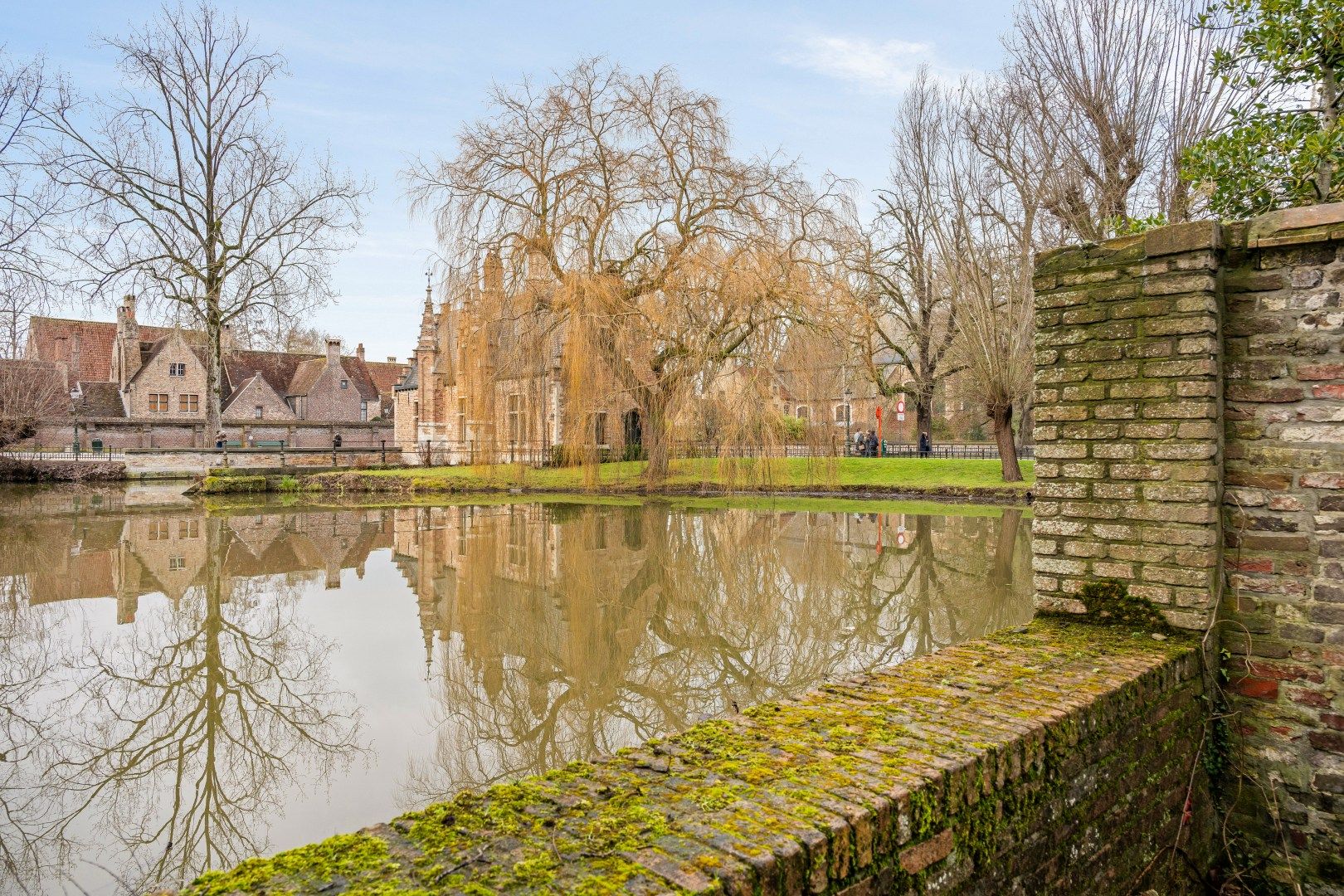 Unieke en idyllische hoekwoning nabij Minnewaterpark en historisch Brugge foto 25