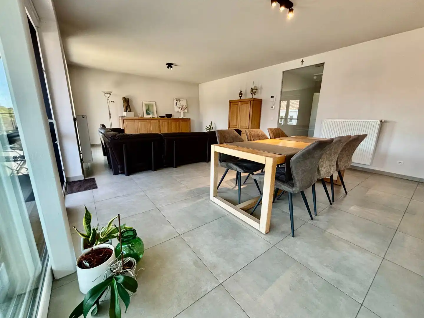 Ruim en lichtrijk appartement met groot zonneterras en garage foto 6