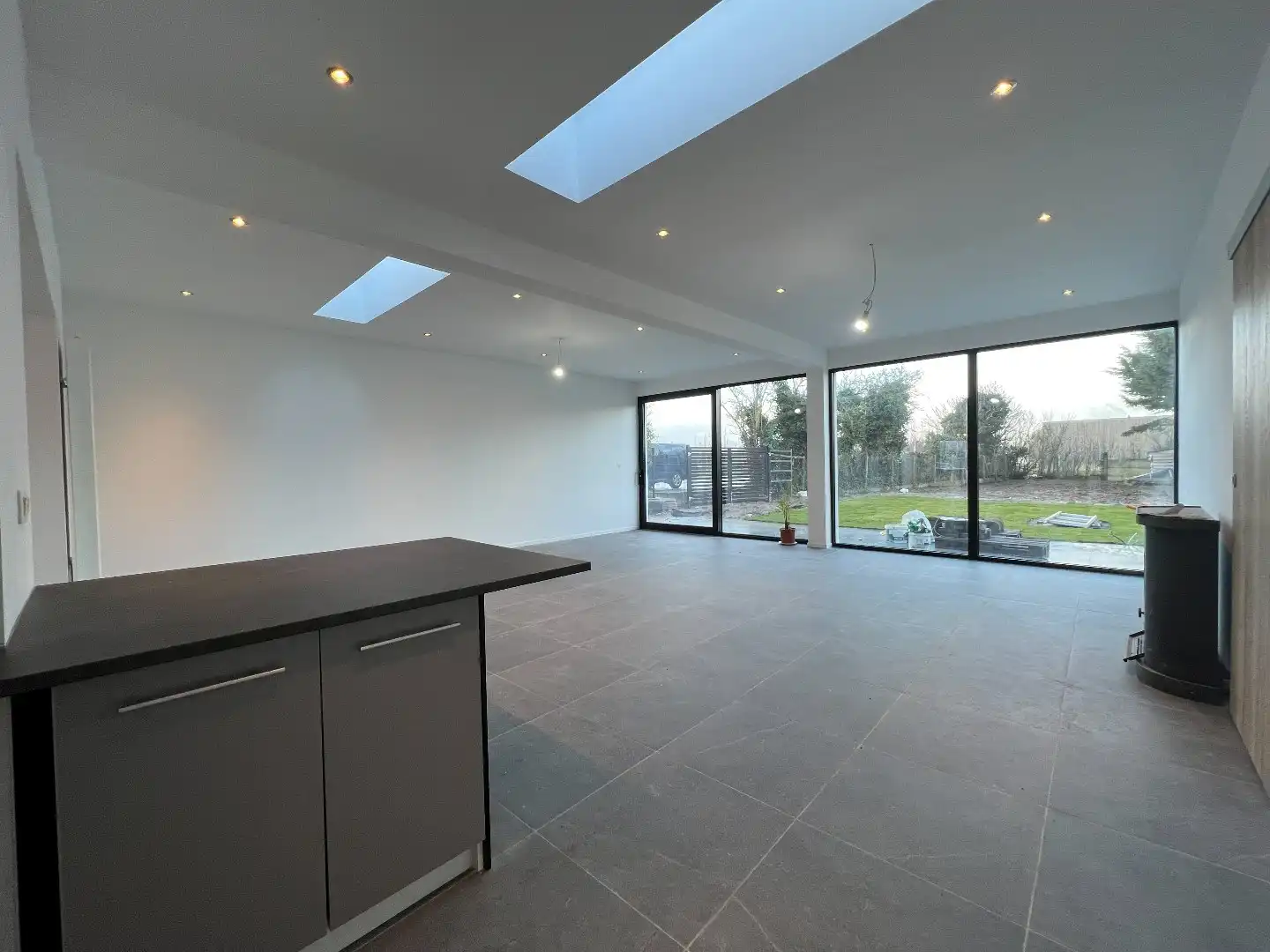 Volledig vernieuwde woning met 3 slpk. en  zuid-west gerichte tuin, goed gelegen vlakbij het commerciële centrum van Knokke en het station. foto 5