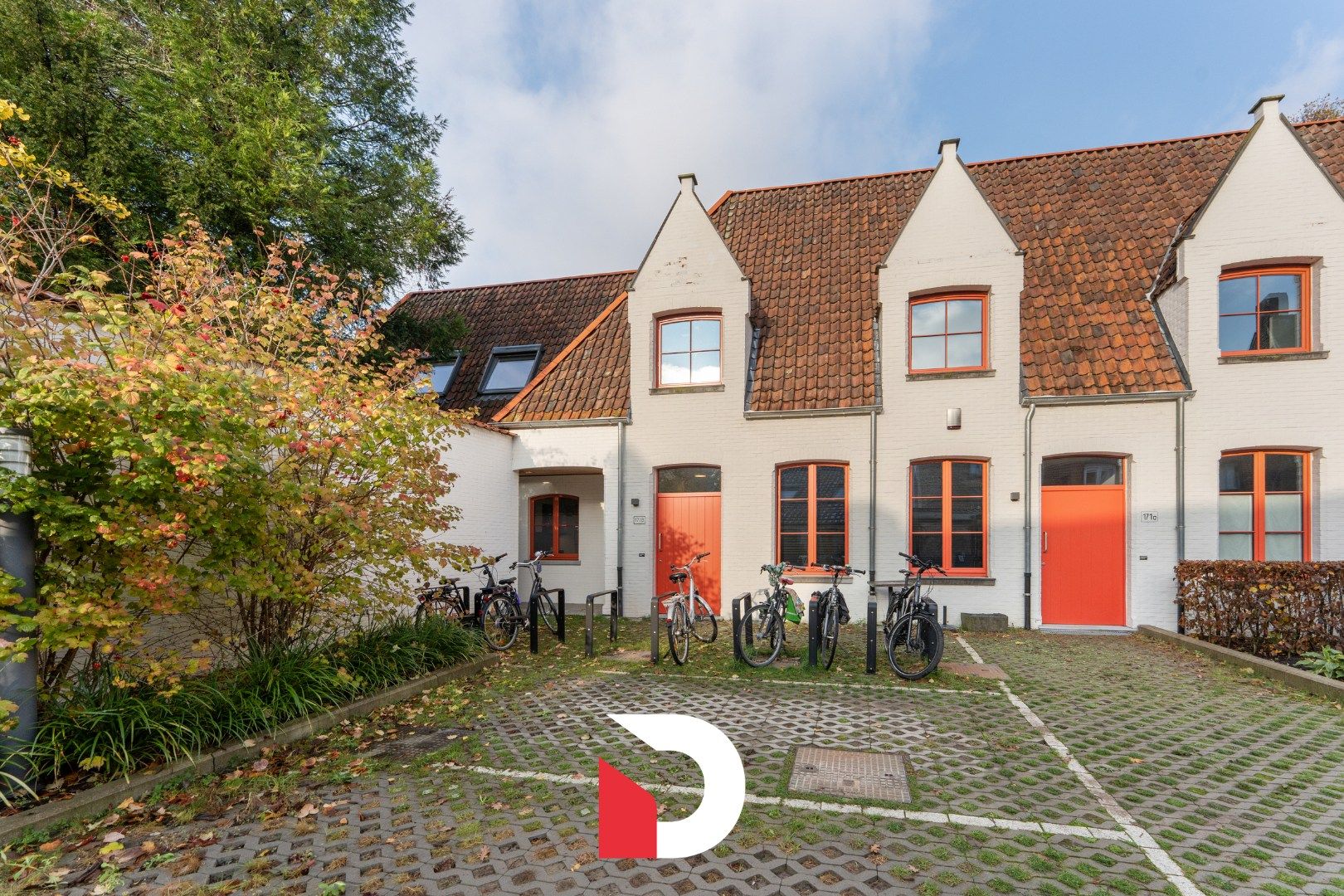 Schitterende stadswoning  in hartje Brugge gelegen op een afgesloten en verdoken binnenplaats. foto {{pictureIndex}}