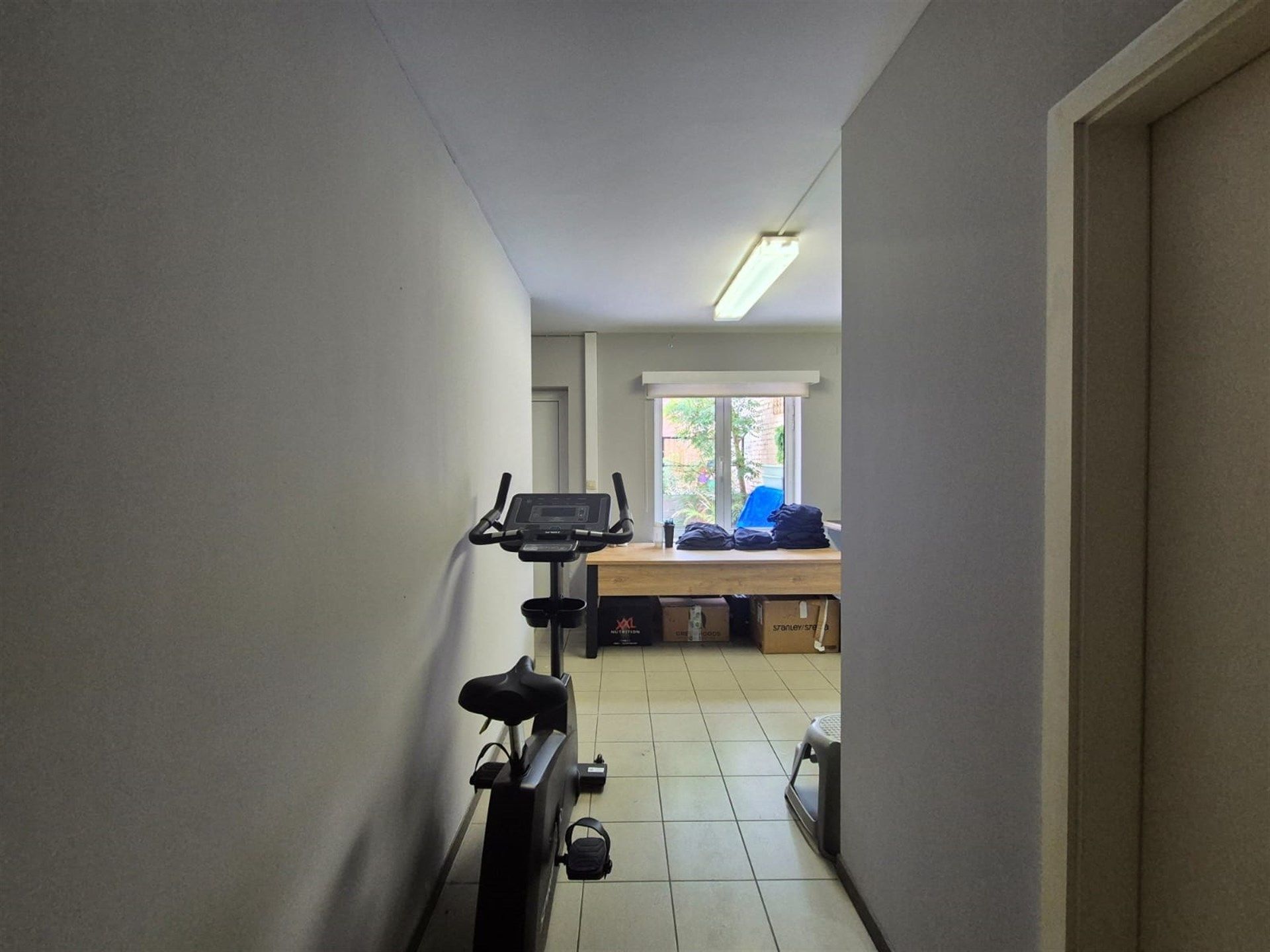 Zeer gunstig gelegen handelspand met mooie etalage. foto 16