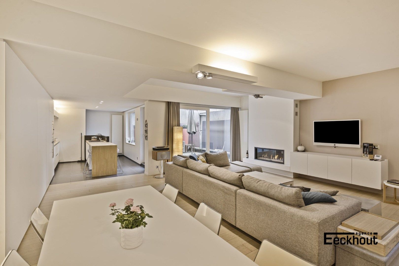 Ruim en uniek duplex appartement met loftgevoel! foto 5