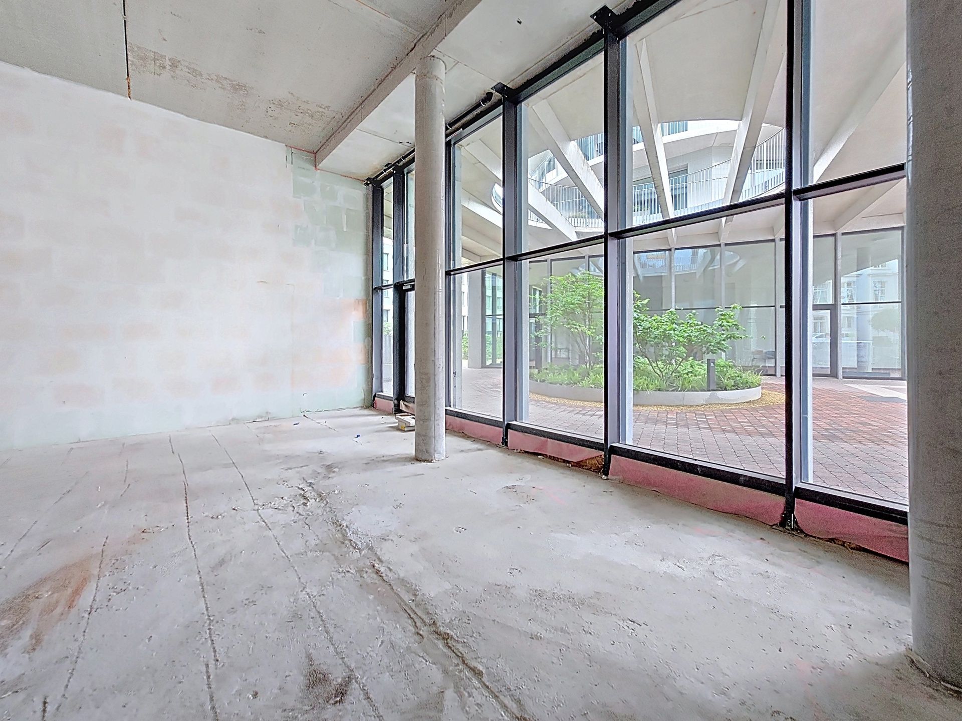 Vestig uw activiteit op een steenworp van de Nieuwstraat foto {{pictureIndex}}