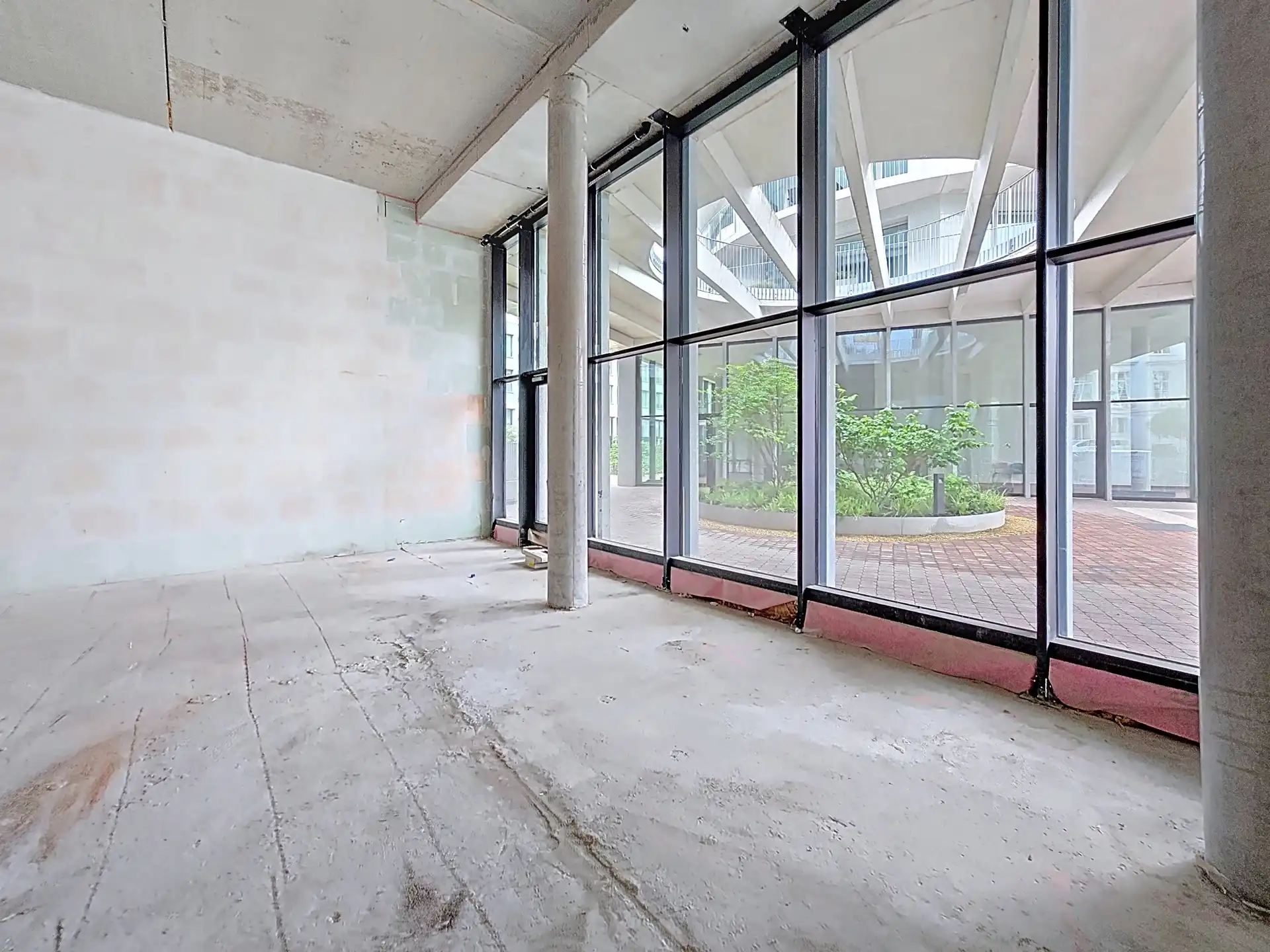 Vestig uw activiteit op een steenworp van de Nieuwstraat foto {{pictureIndex}}