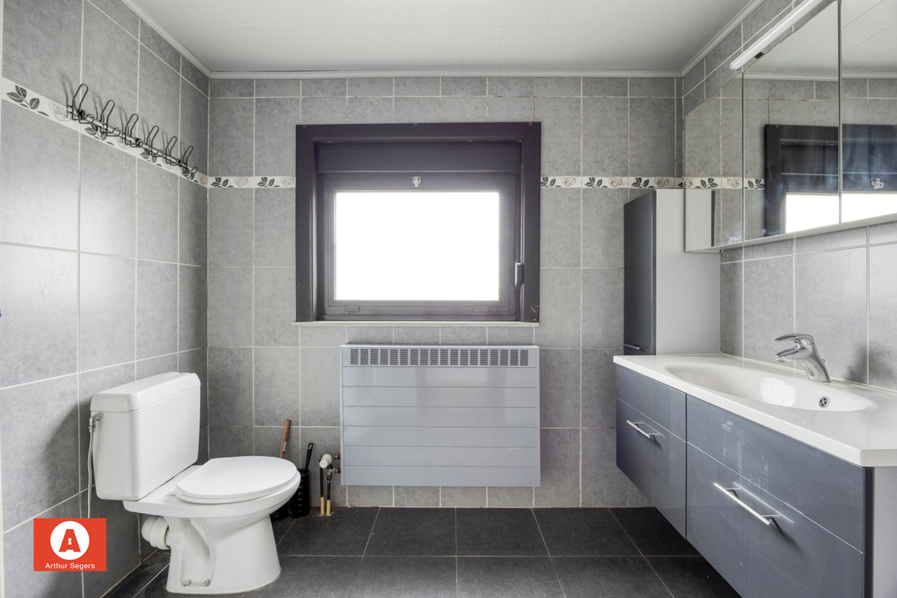 Instapklare en solide woning nabij het centrum van Opstal foto 17