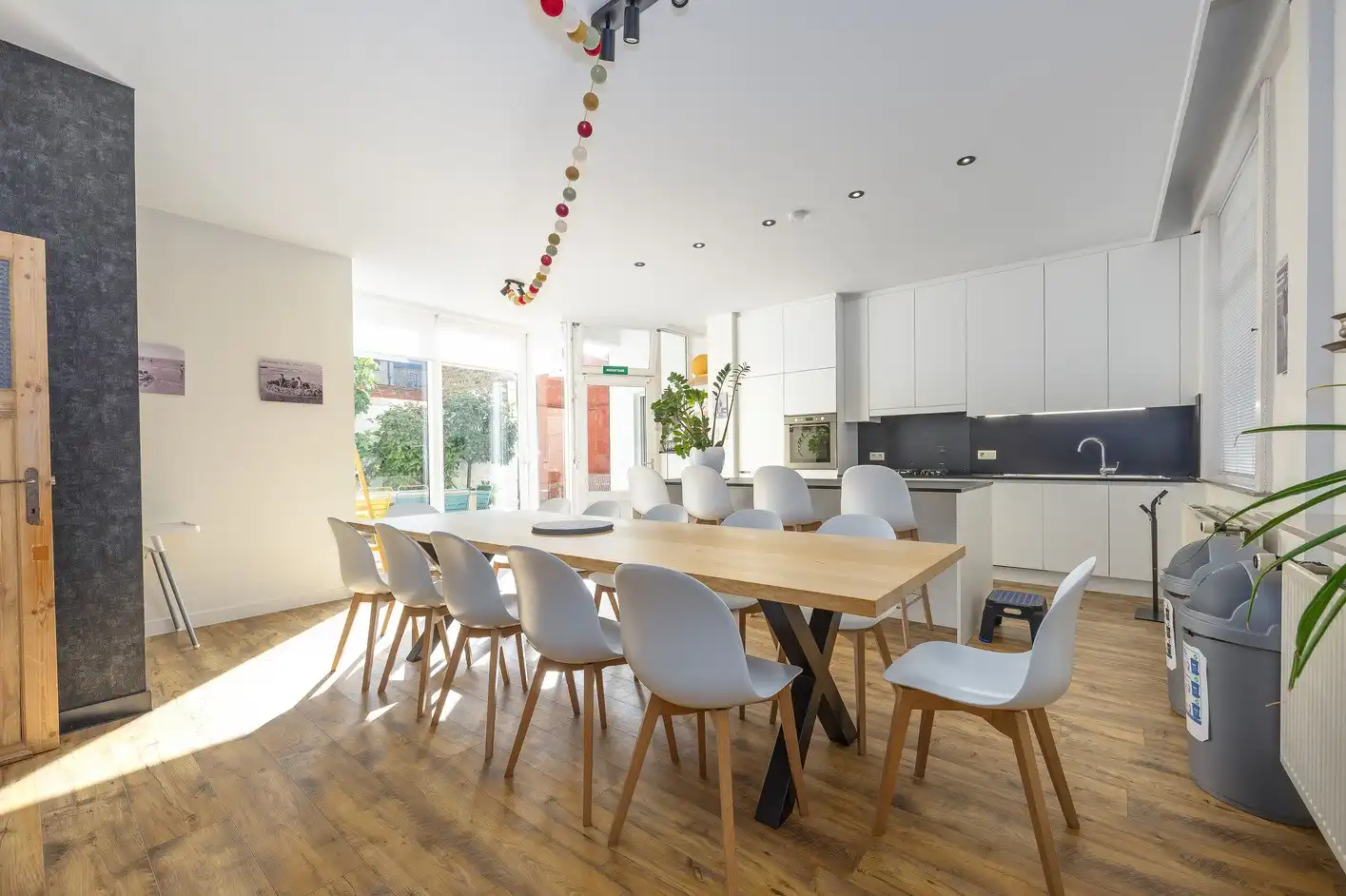 MAGISTRAAL HERENHUIS IN HET CENTRUM VAN NIEUWPOORT-STAD – OFFICIËLE 4-STERREN VAKANTIEWONING MET APPARTEMENT, INKOMSTEN EN 2 GARAGES foto 4
