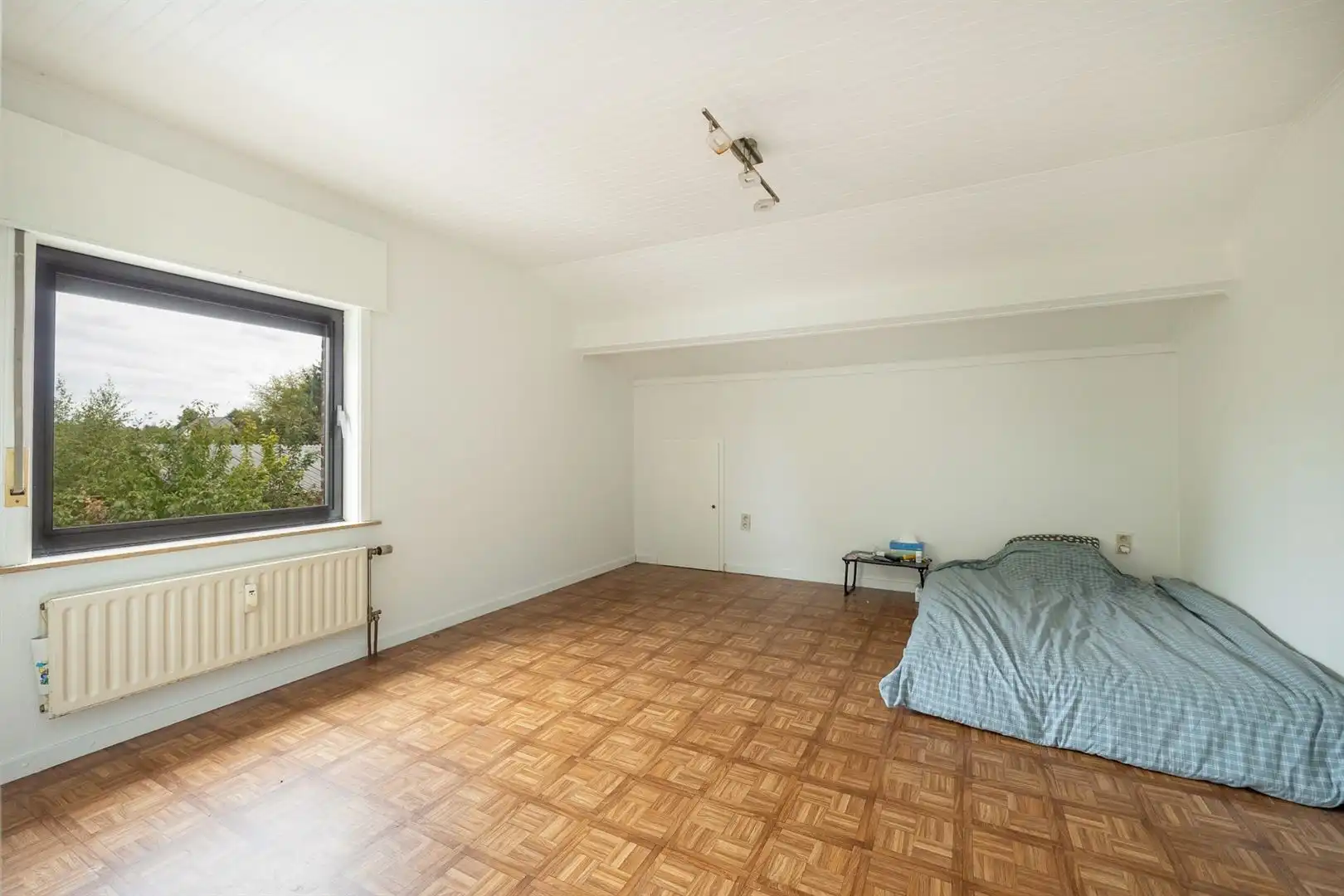 Ruim appartement met 4 slaapkamers en tuin! foto 6