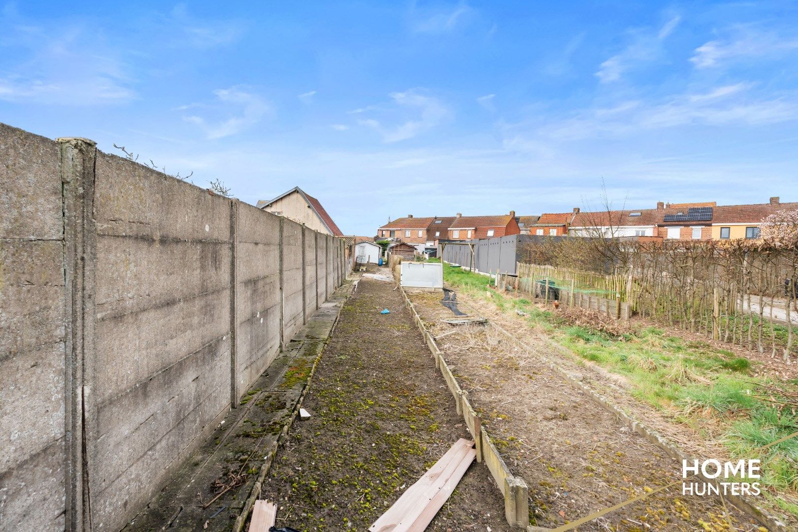 Woning met uitgestrekte tuin in de stadskern van Mesen foto 16