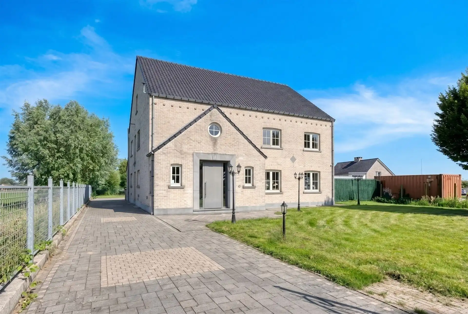 Instapklare villa met zwembad. Landelijke ligging in Leut. foto 32