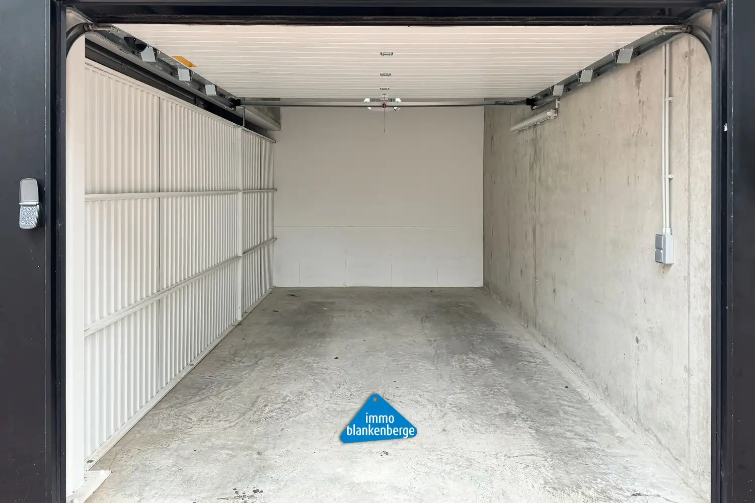 Gemeubelde exclusieve penthouse met garage, twee slaapkamers en terras foto 28