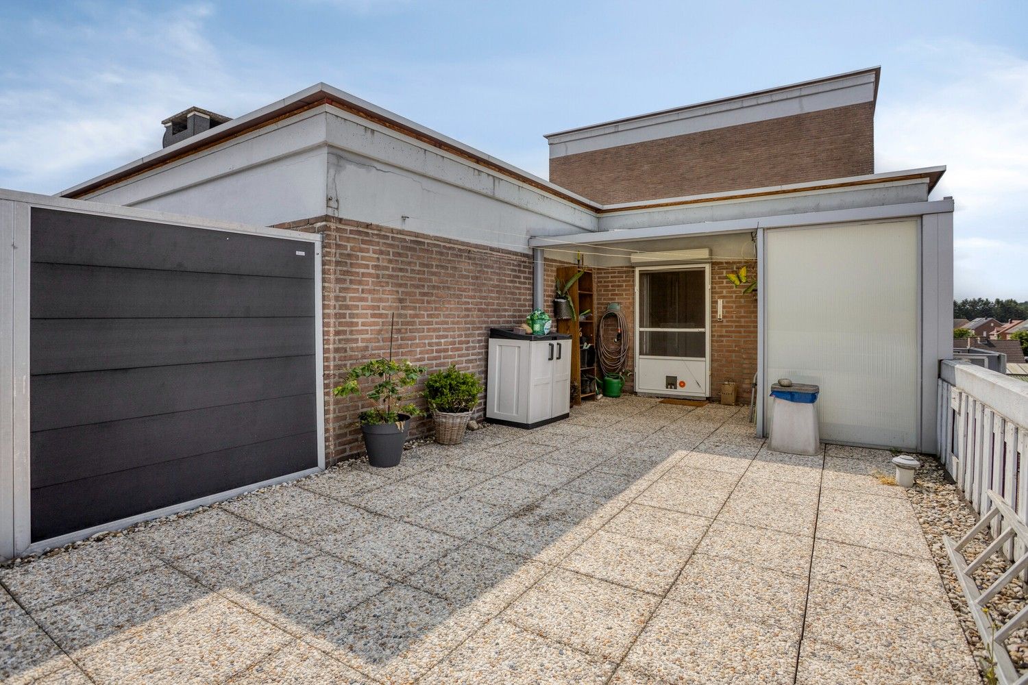 Ruim appartement met 3 slaapkamers en 3 terrassen op de bovenste verdieping in hartje Rekem ! foto 9