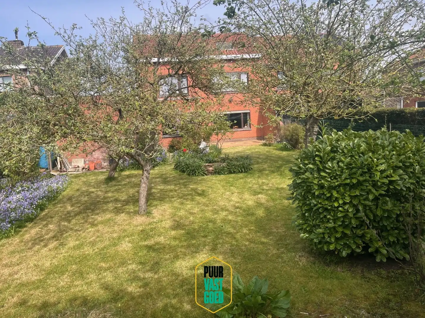 Bijzonder ruim halfopen huis op 5 are grond met toffe zonnige tuin + garage  foto 6