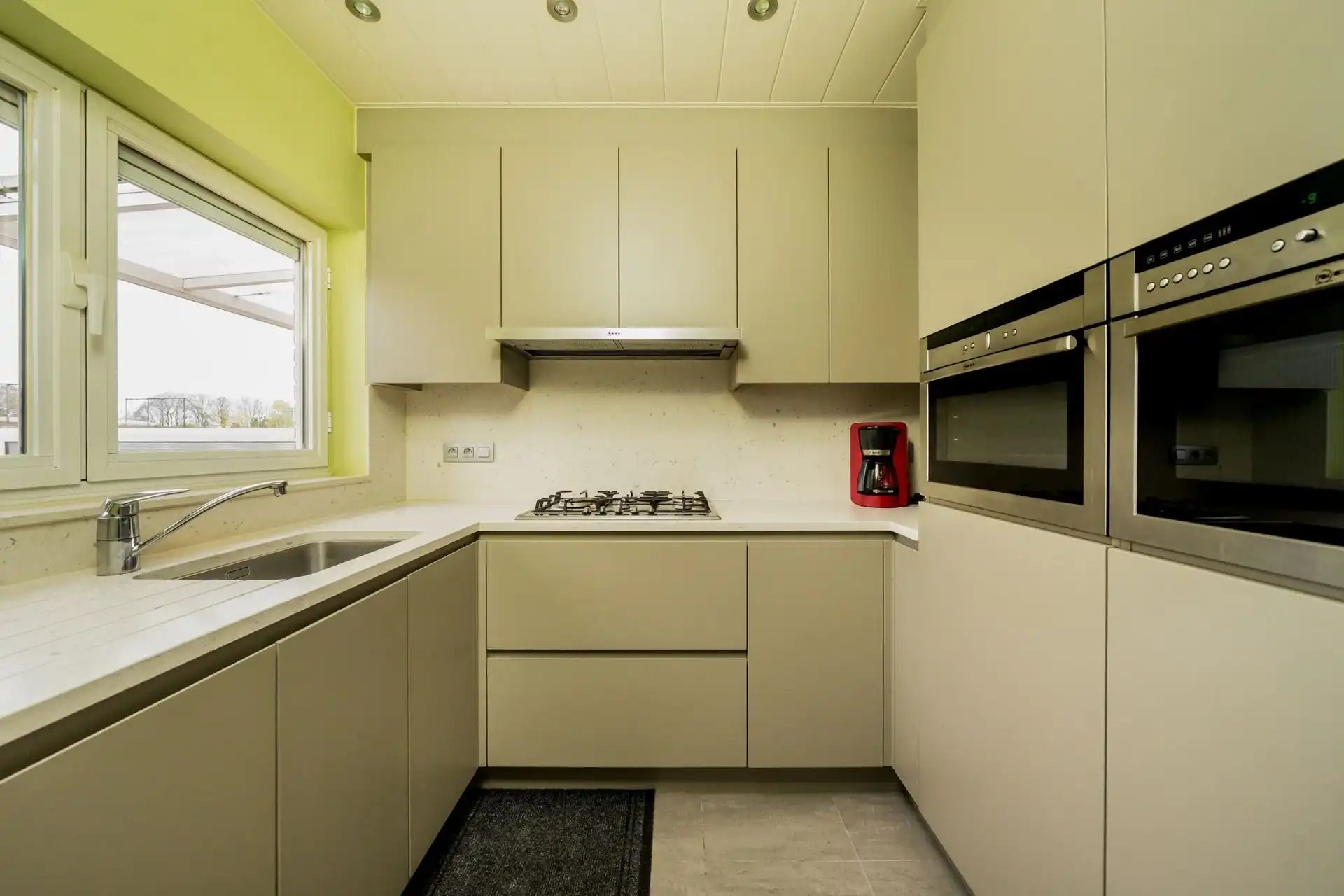 Instapklare bel-etagewoning met garage, tuin en zonnig terras foto 9