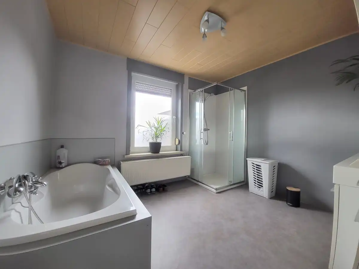 Beselare - Investeringspand met kantoorruimte en 2 verhuurde appartementen foto 12