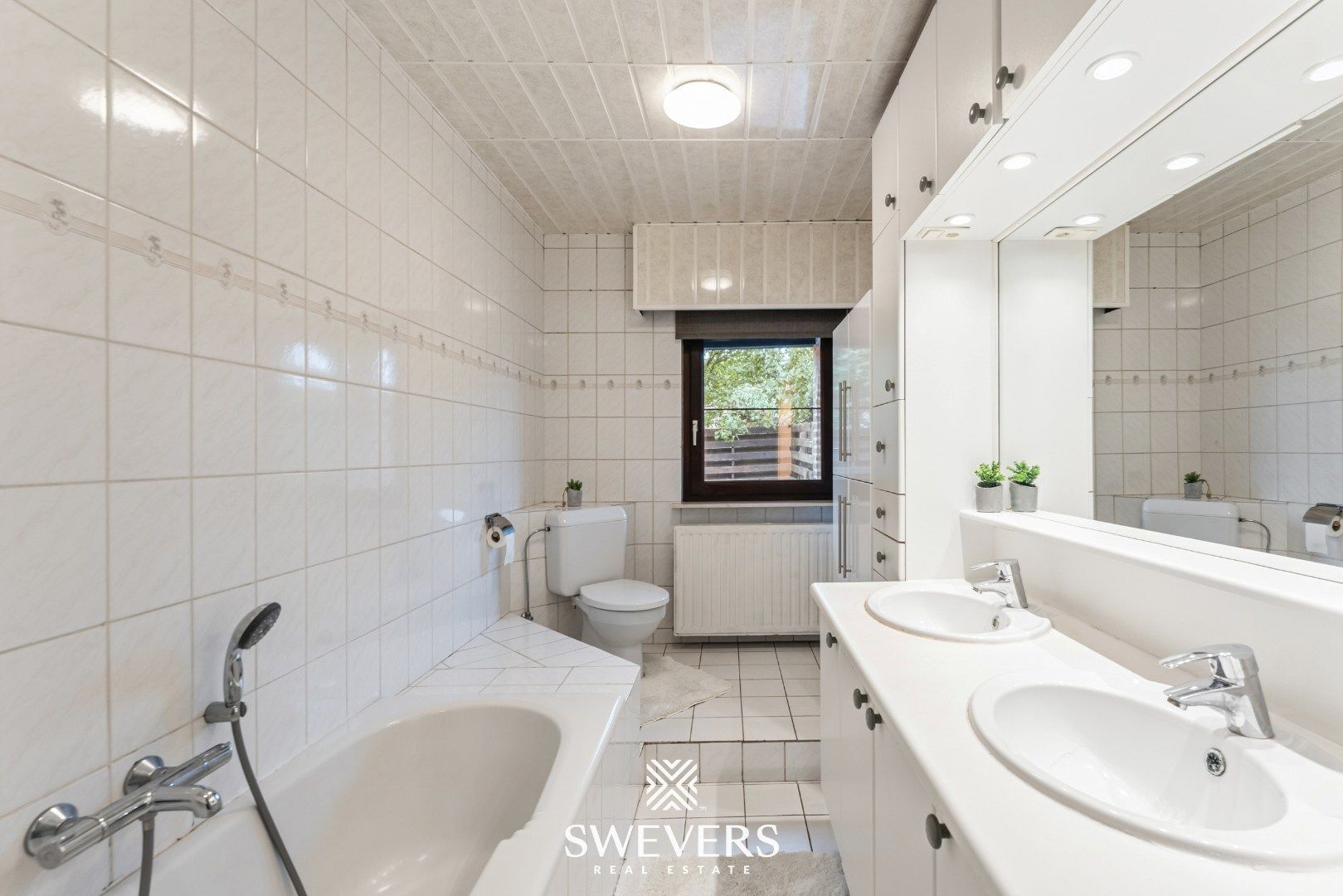 Instapklare gezinswoning met 5 slaapkamers en zonnige tuin te Genk foto 16