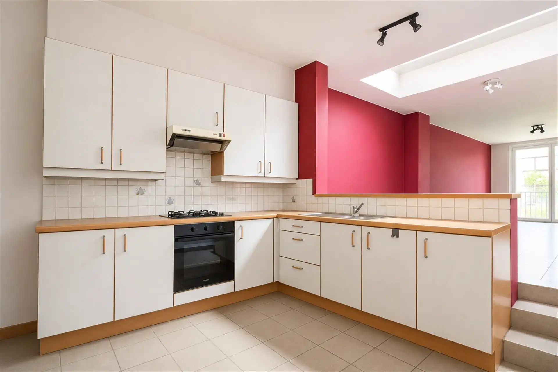 Uitstekend gelegen starterswoning met 2 tot mogelijks 3 slaapkamers en tuin foto 2
