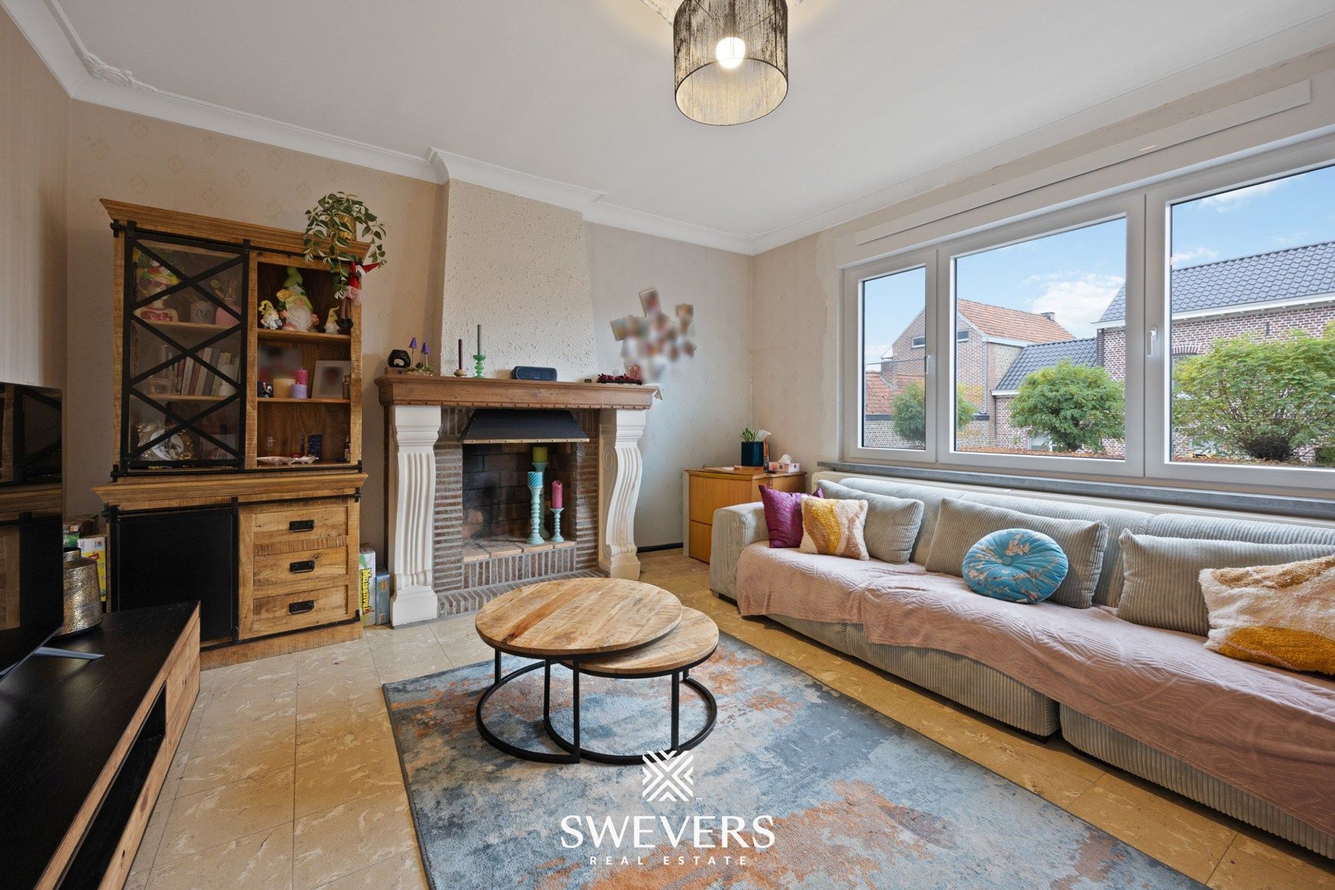 Open bebouwing met 3 slaapkamers en garage in rustige straat foto 3