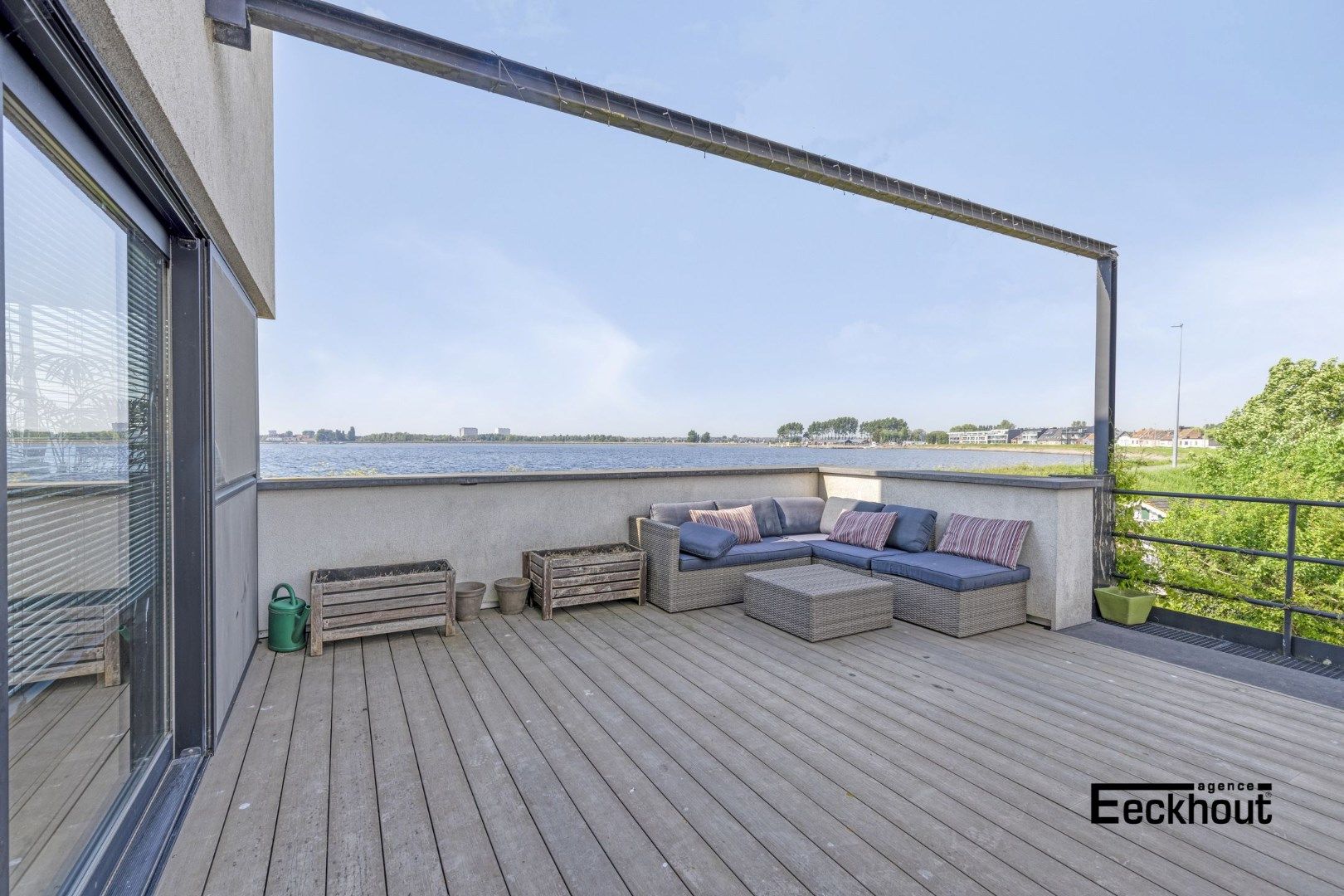 Moderne, architecturale villa met prachtige terrassen en uitmuntend zicht op de Spuikom! foto 2
