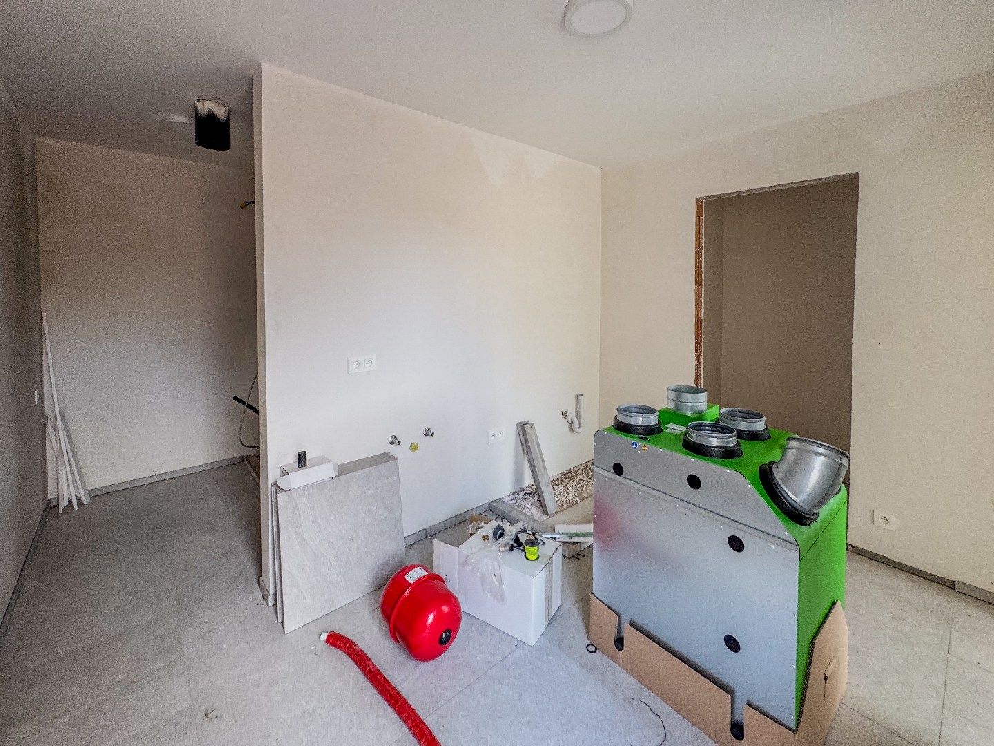 Energiezuinige nieuwbouwwoning met 3 slaapkamers, ruime garage en tuin. foto 4