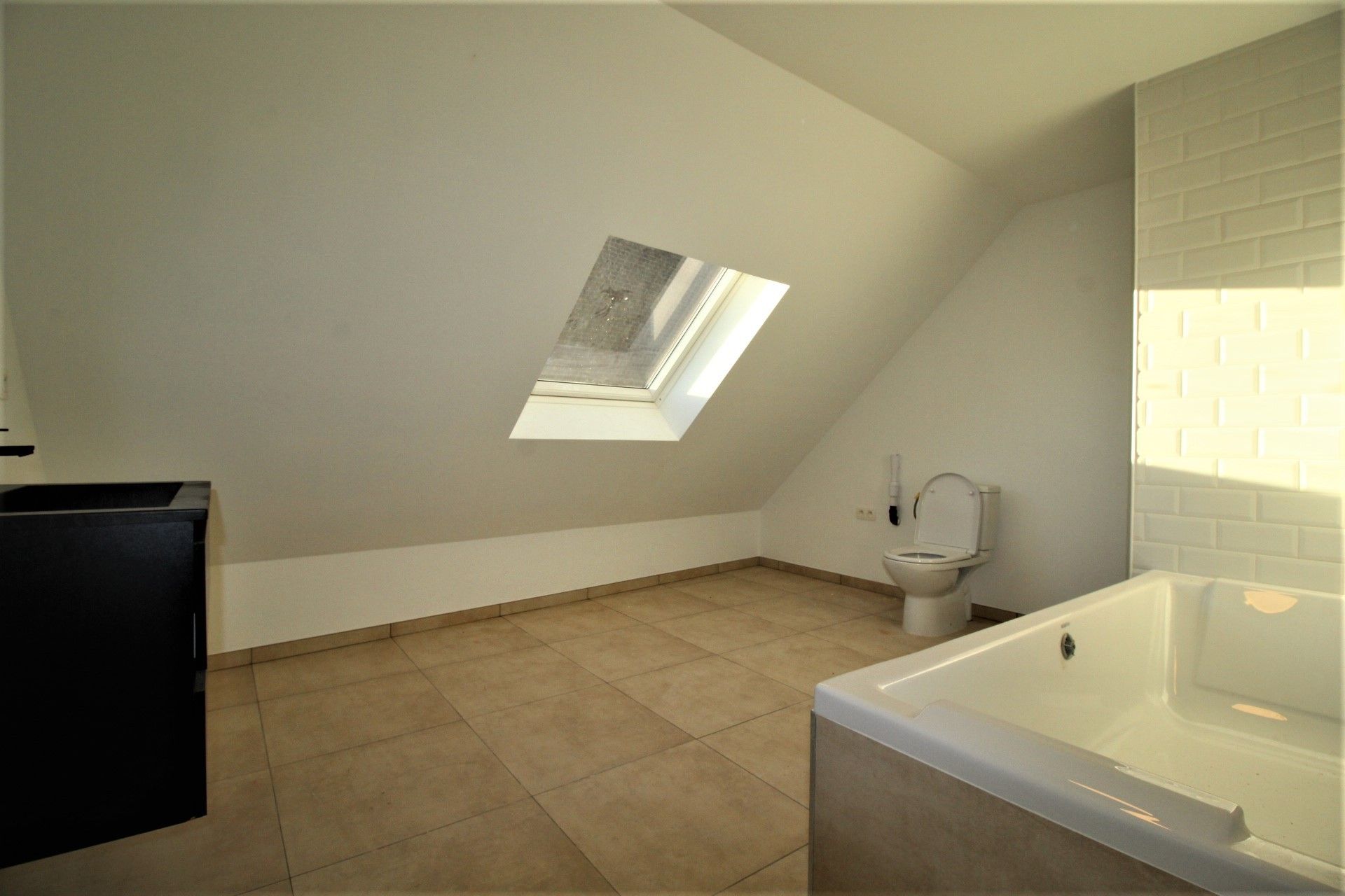 Klassevolle nieuwbouwwoning pal in centrum Brakel. foto 9
