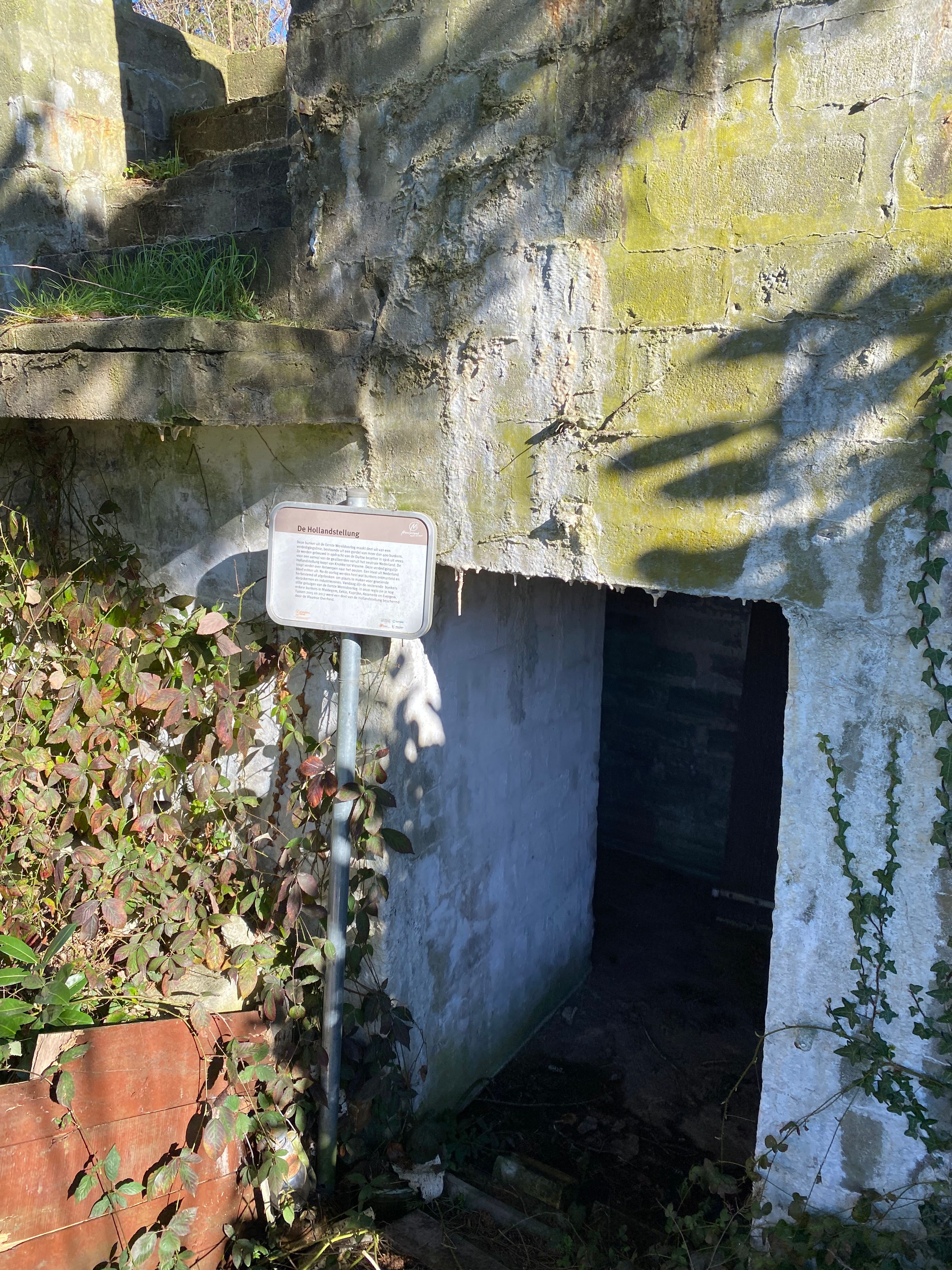 Woning met karakter te koop op een uitgestrekt perceel van 3.264m² foto 3