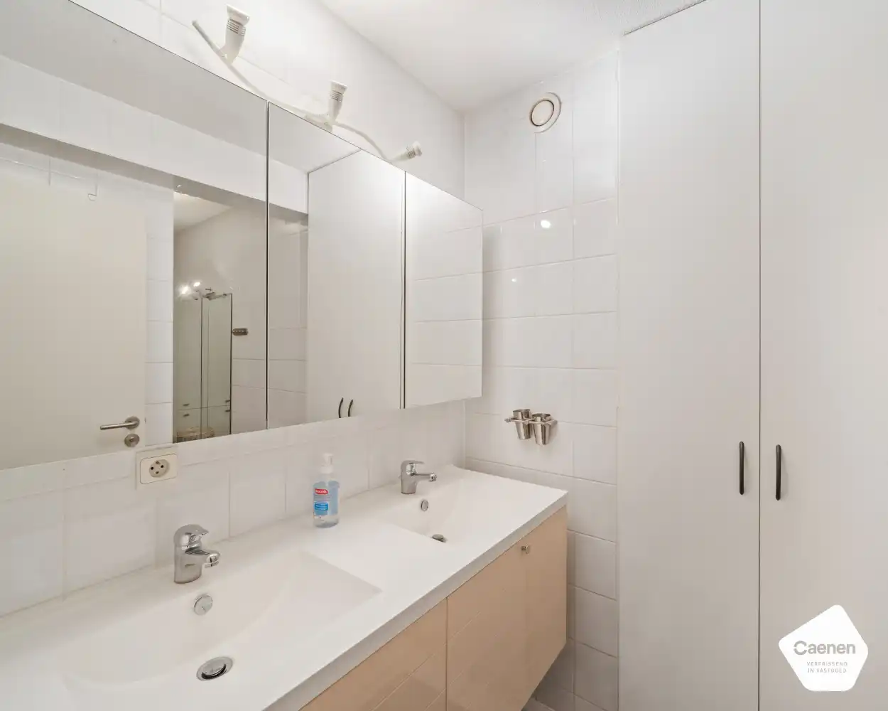 Gerenoveerd twee slaapkamer appartement met zowel frontaal zeezicht als zicht op het hinterland foto 12