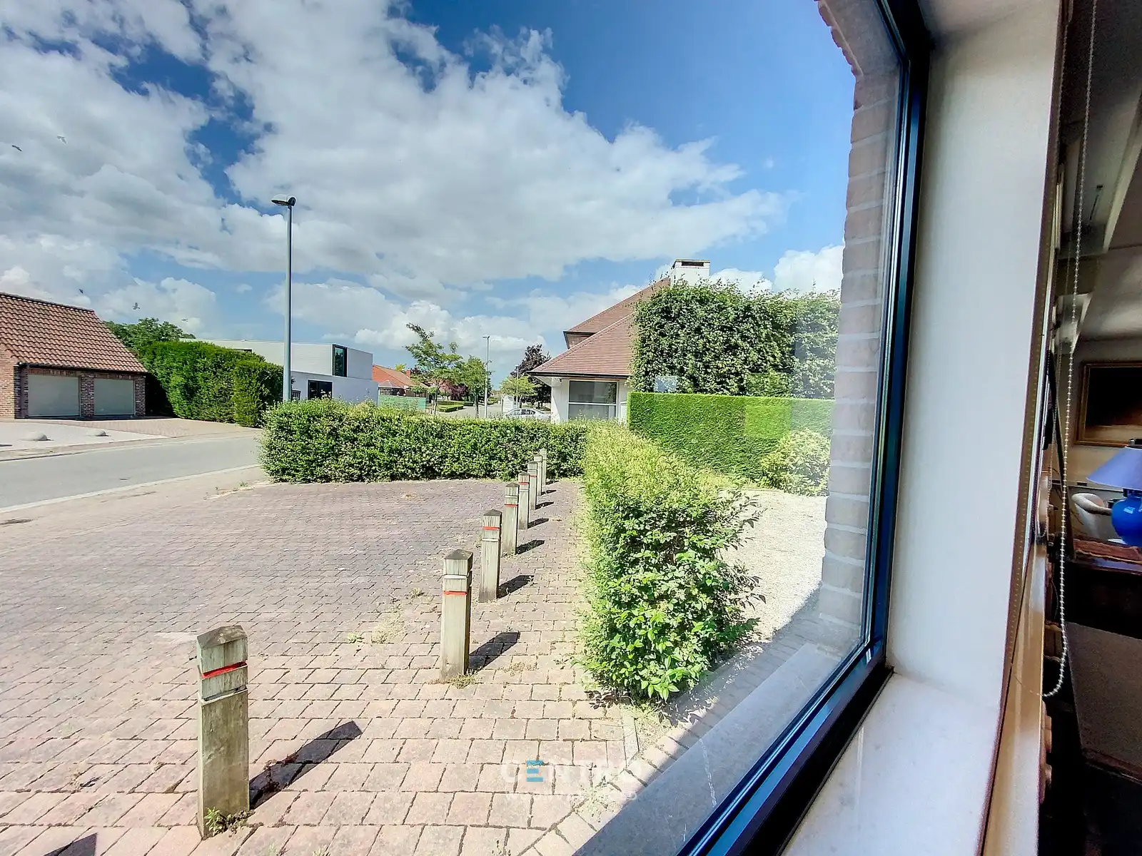 Vrijstaande VILLA (430m²) op een hoekperceel van ± 1.200 m² op invalsweg Roeselare (vlakbij de ring R32). Ook ideaal als KANGOEROEWONING. foto 5