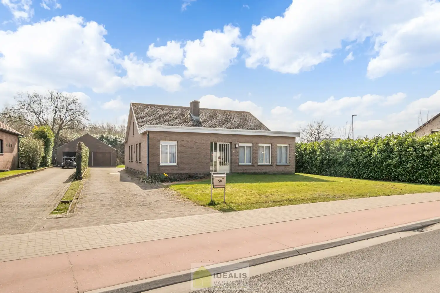 IDEALIS VASTGOED - OP TE KNAPPEN GEZINSWONING OP WANDELAFSTAND VAN CENTRUM! foto 3