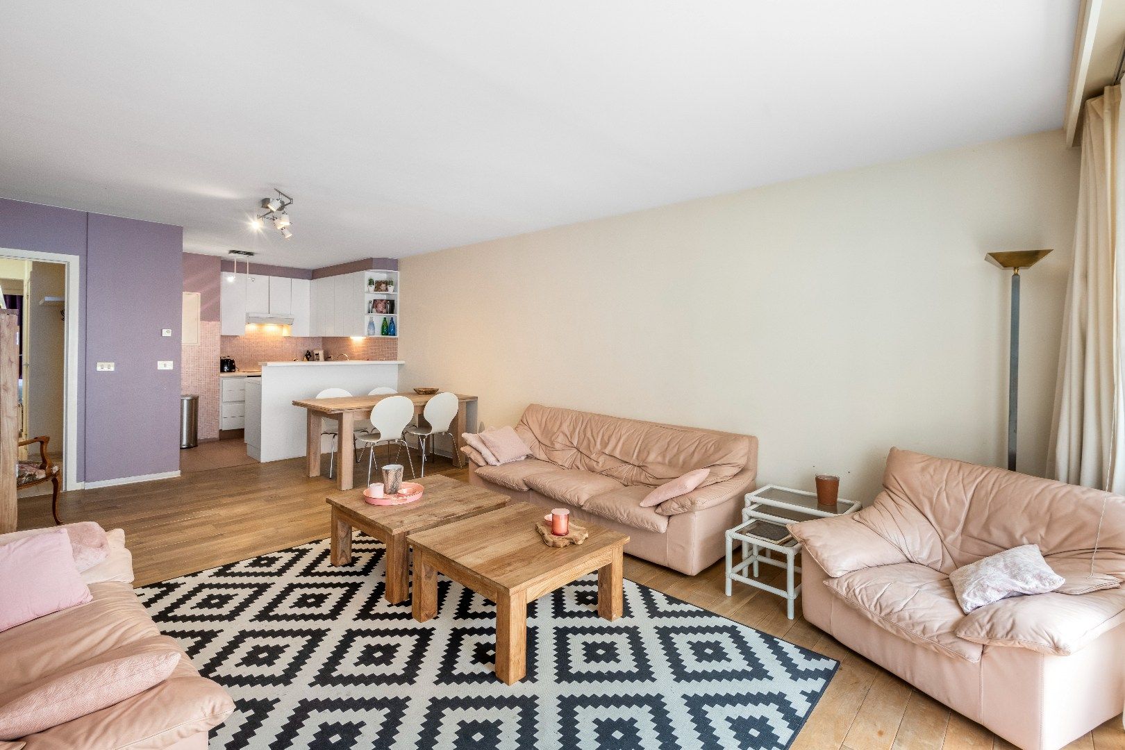 Appartement met zijdelings zeezicht  en zicht op de Kustlaan en met een ruim terras. foto 2