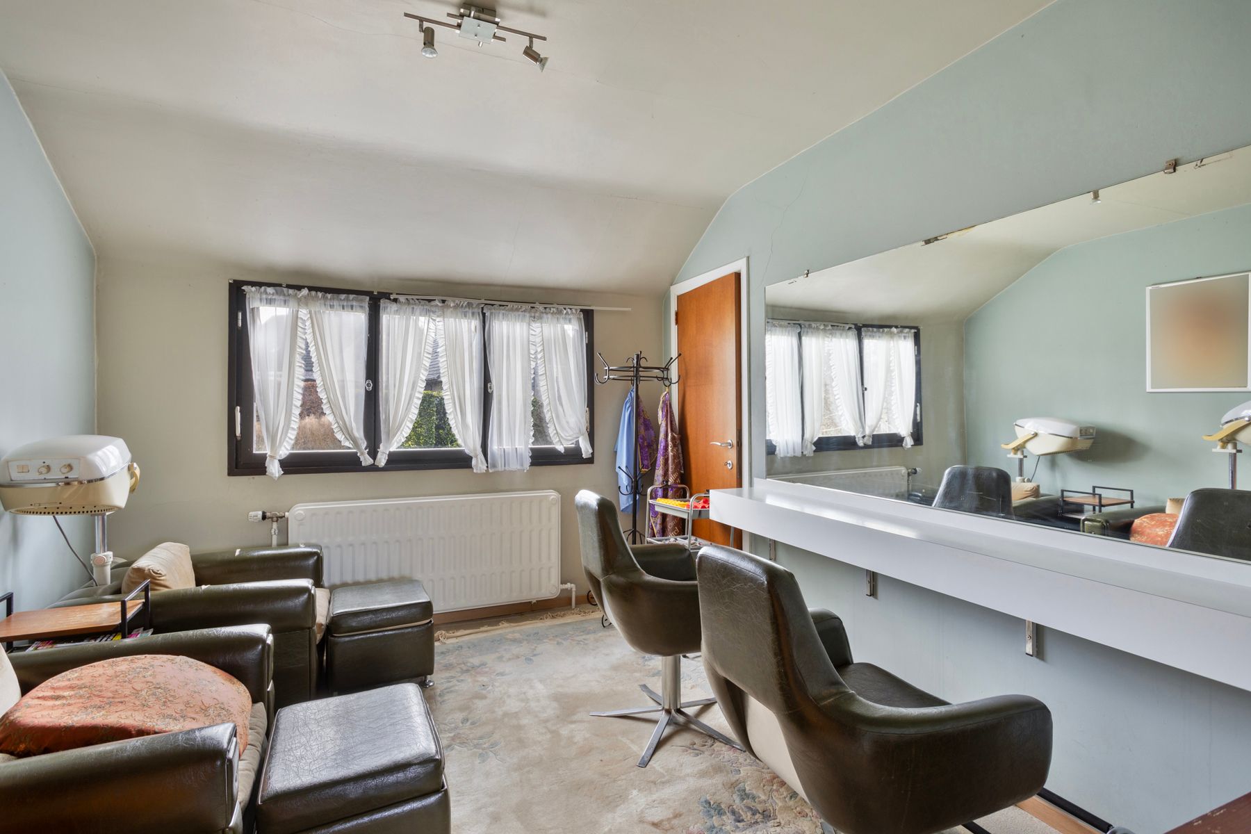 Residentieel gelegen villa met 4 slpks  foto 17