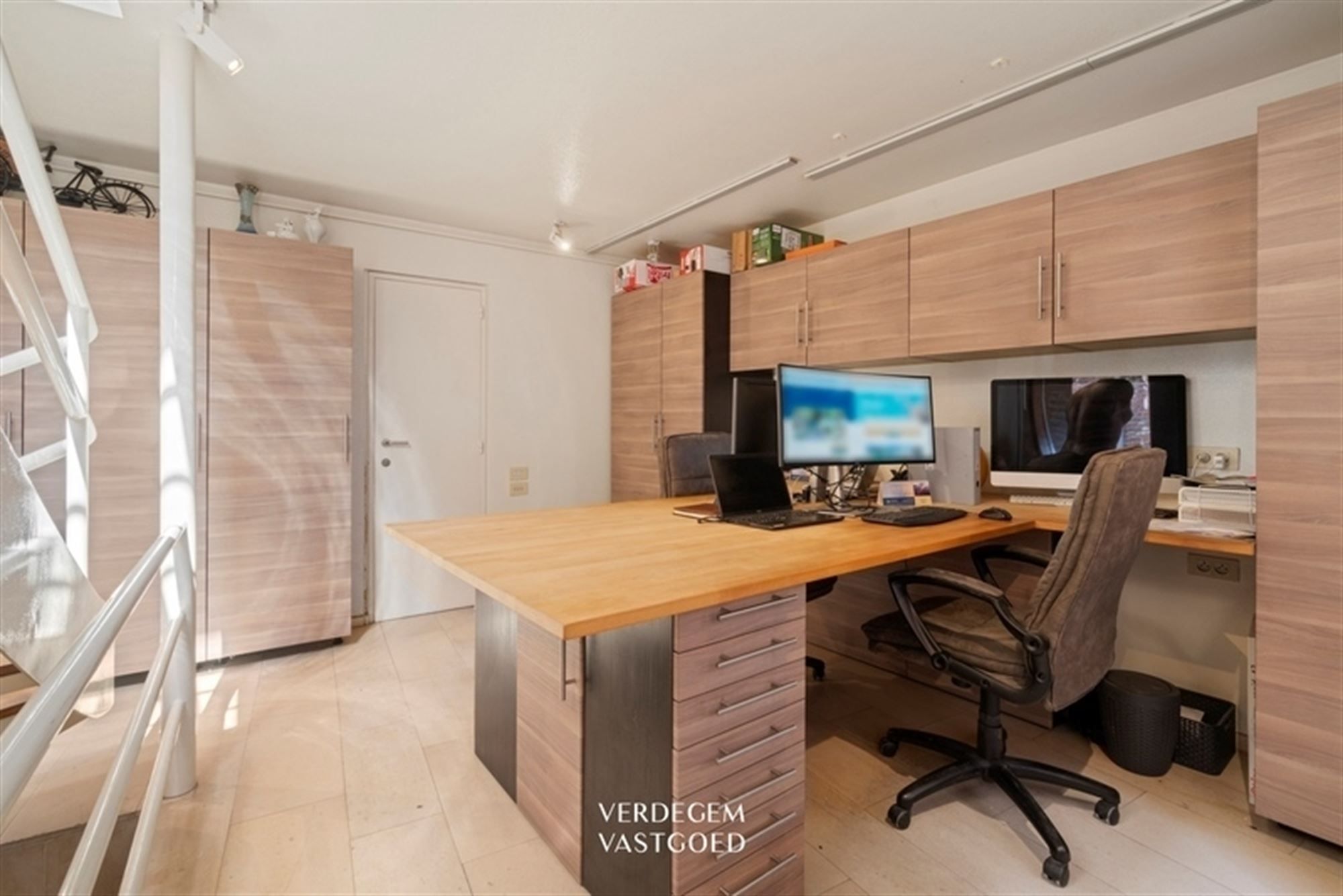 Prachtig historisch pand met handelsruimte en woonst in Patershol foto 11