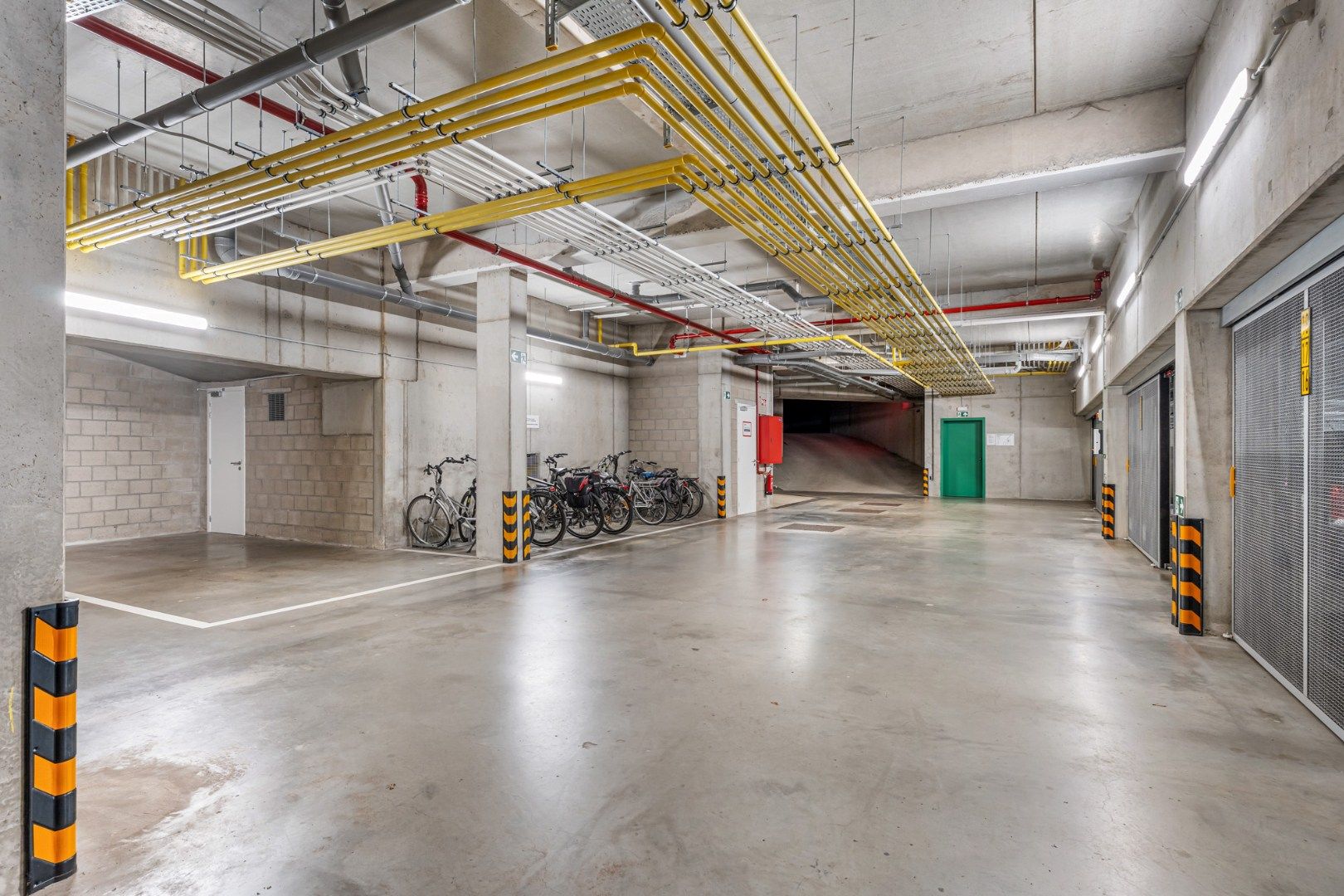 Nieuwbouw appartement, 92m² + terras, 2 slpk, garage en kelderberging in centrum Genk foto 20